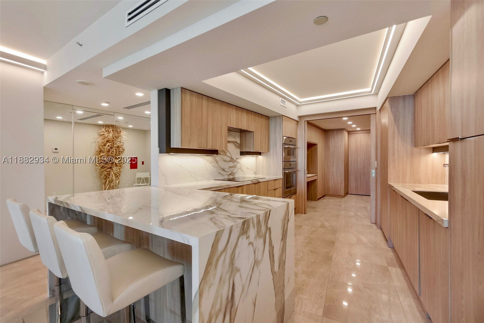 1455 Ocean Dr 811