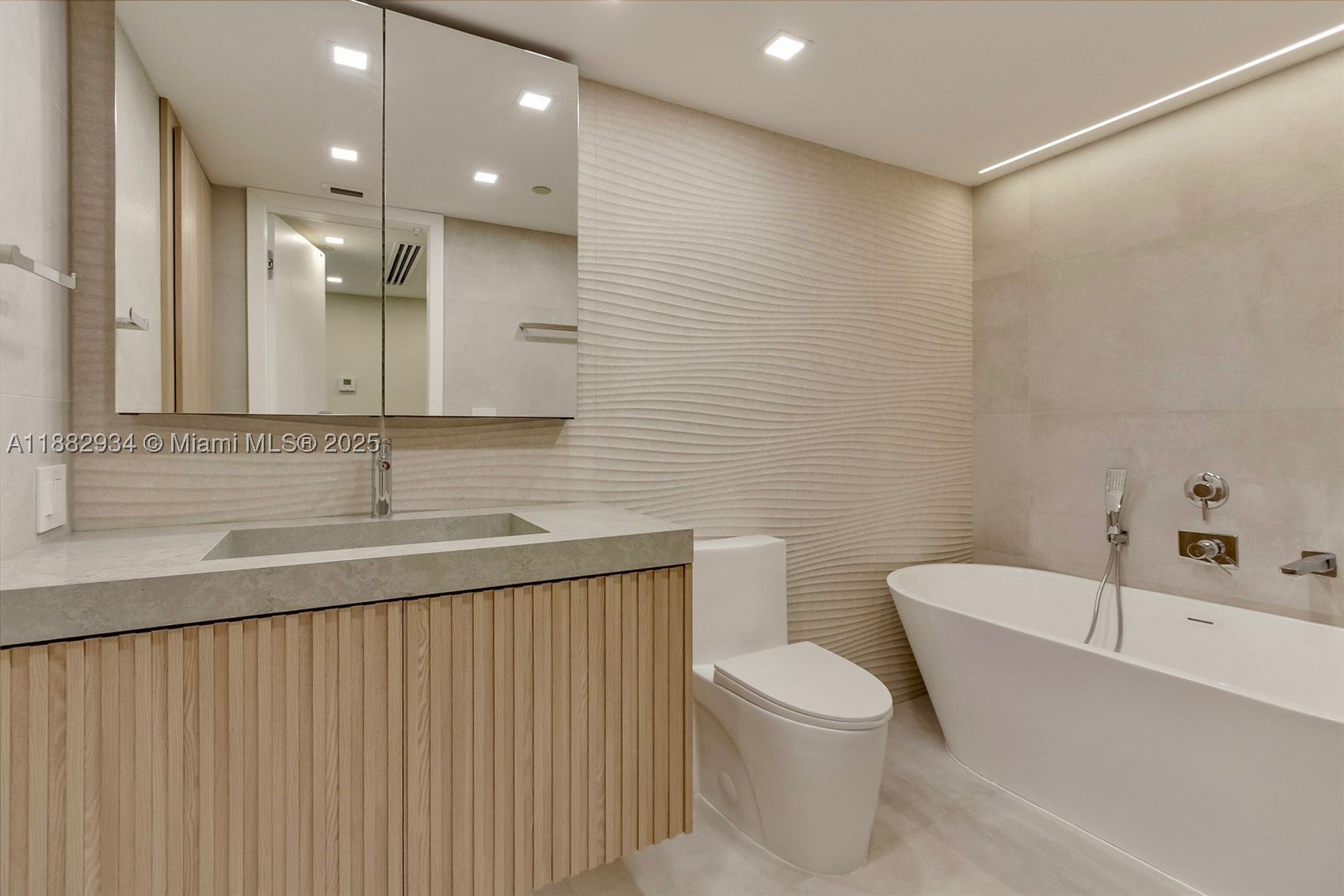 1455 Ocean Dr 811