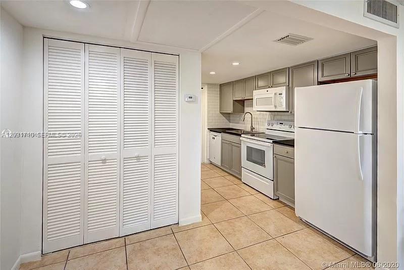4121 NW 26th St T14