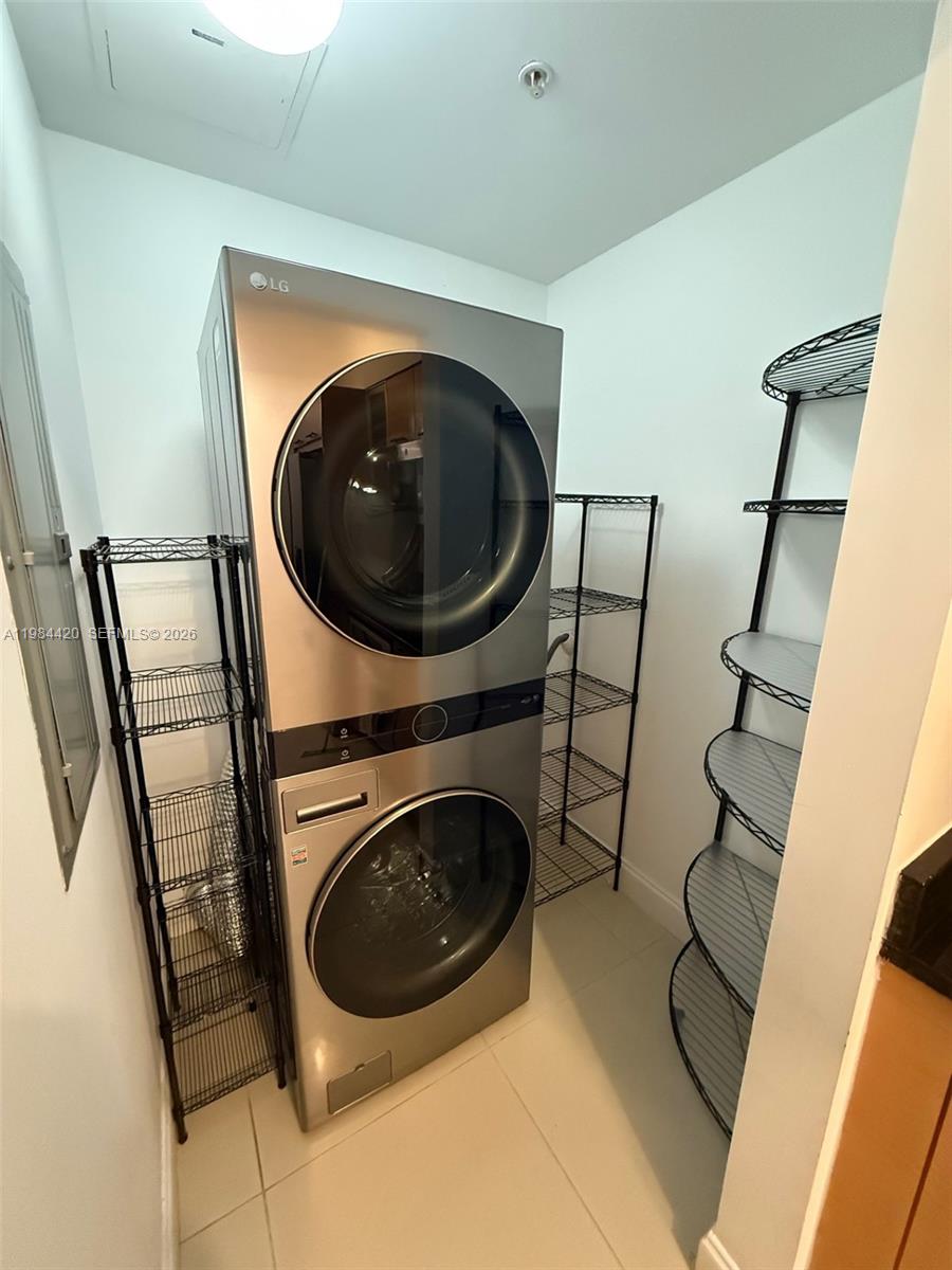 BRICKELL ON THE RIVER N T - Residential