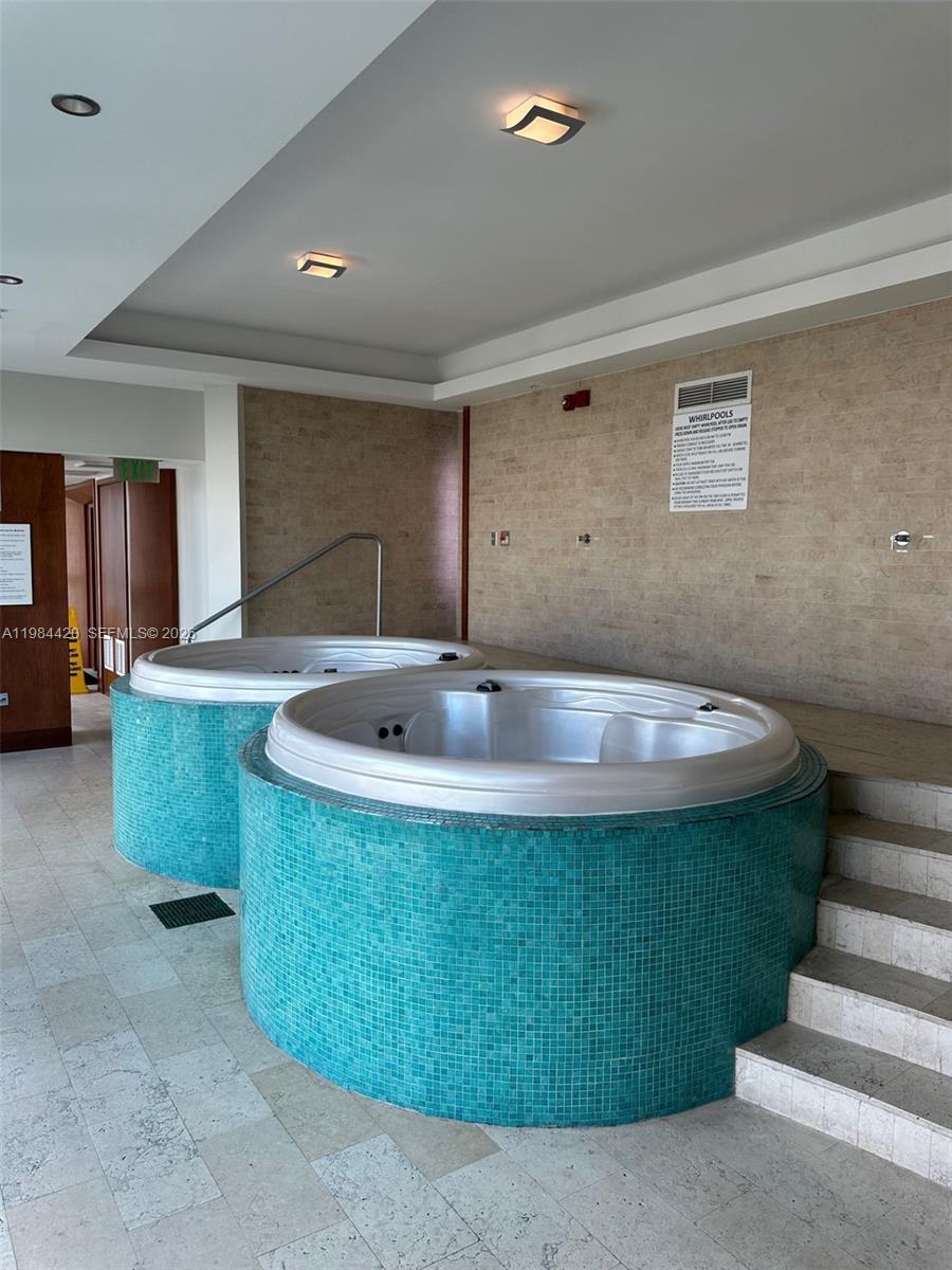 BRICKELL ON THE RIVER N T - Residential