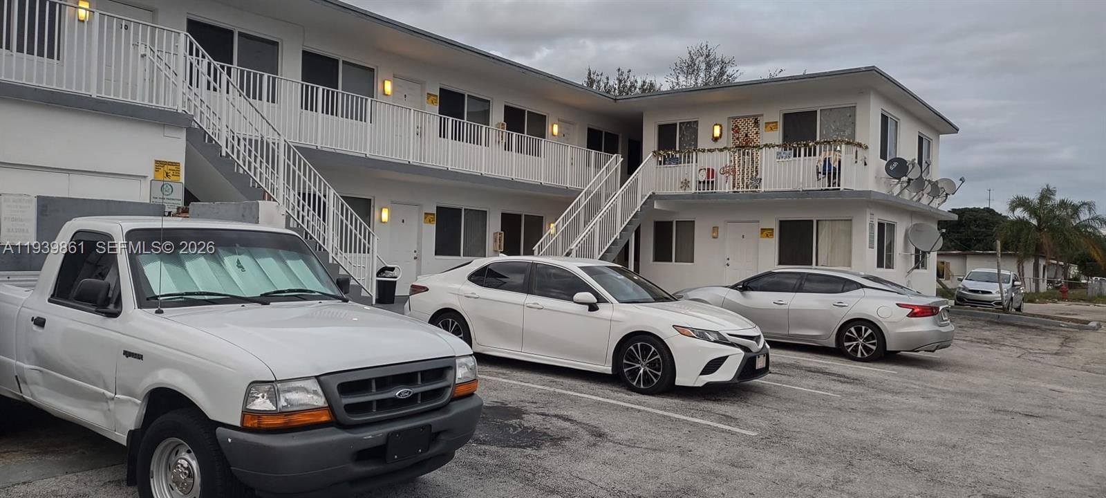 BOULEVARD GARDENS 28-6B - Residential Lease