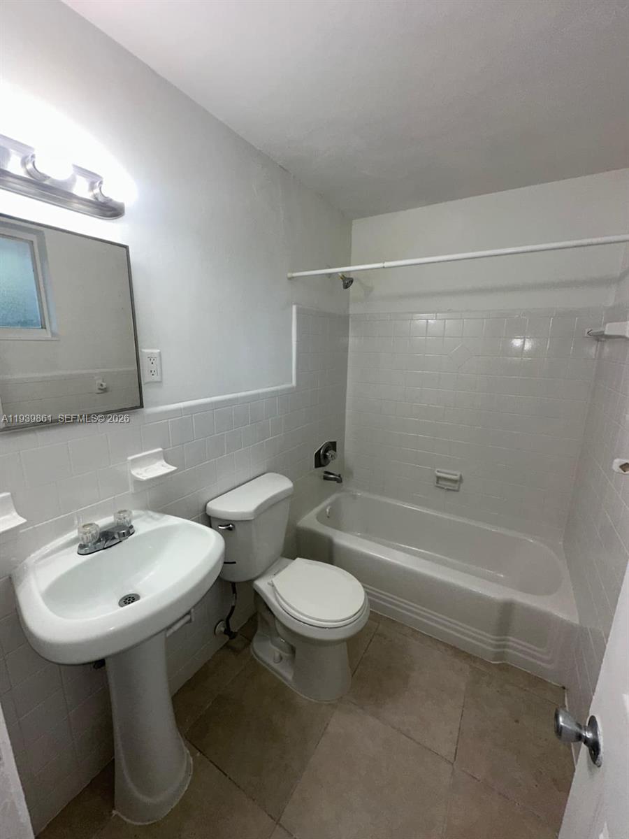 BOULEVARD GARDENS 28-6B - Residential Lease