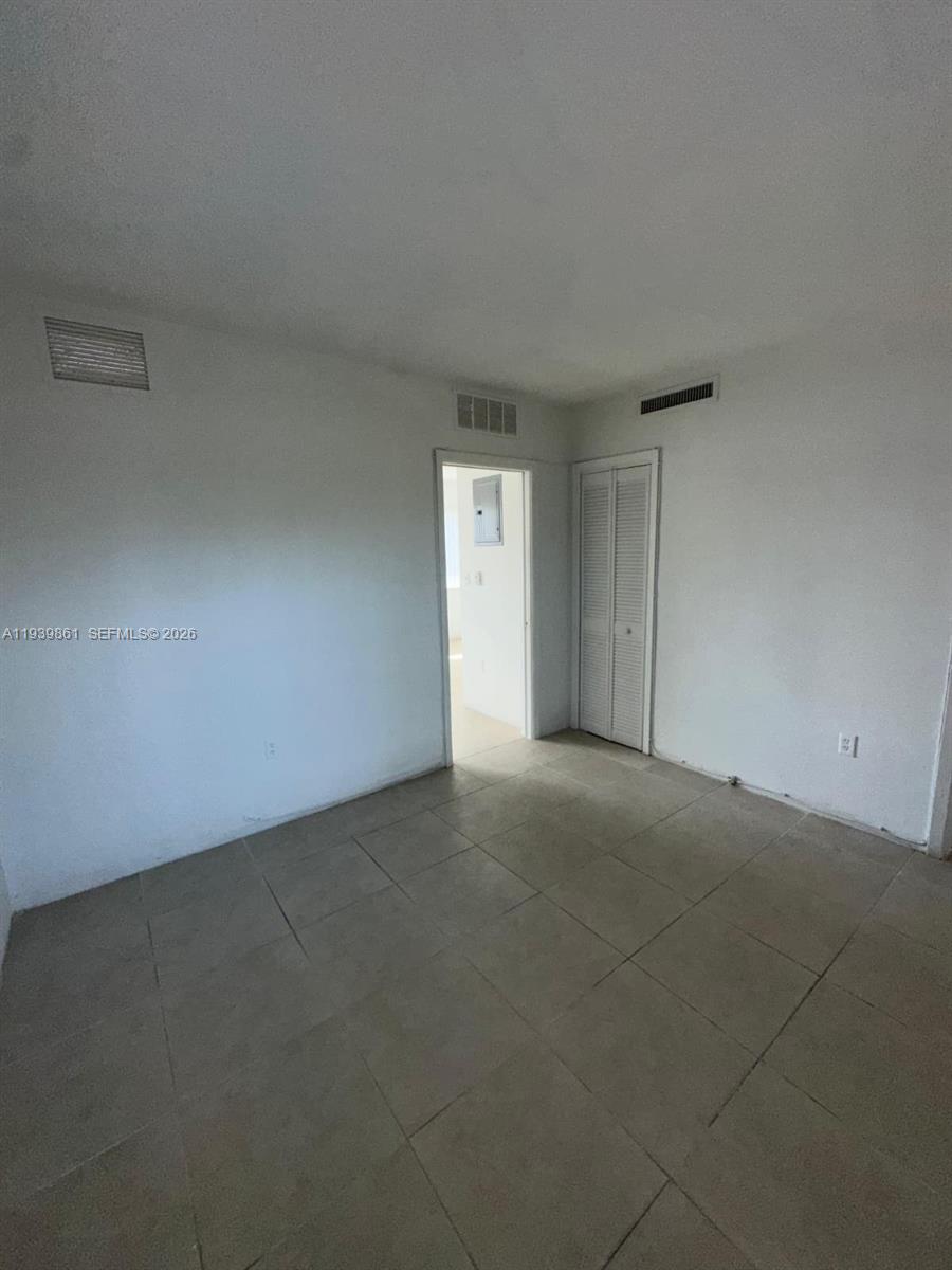 BOULEVARD GARDENS 28-6B - Residential Lease