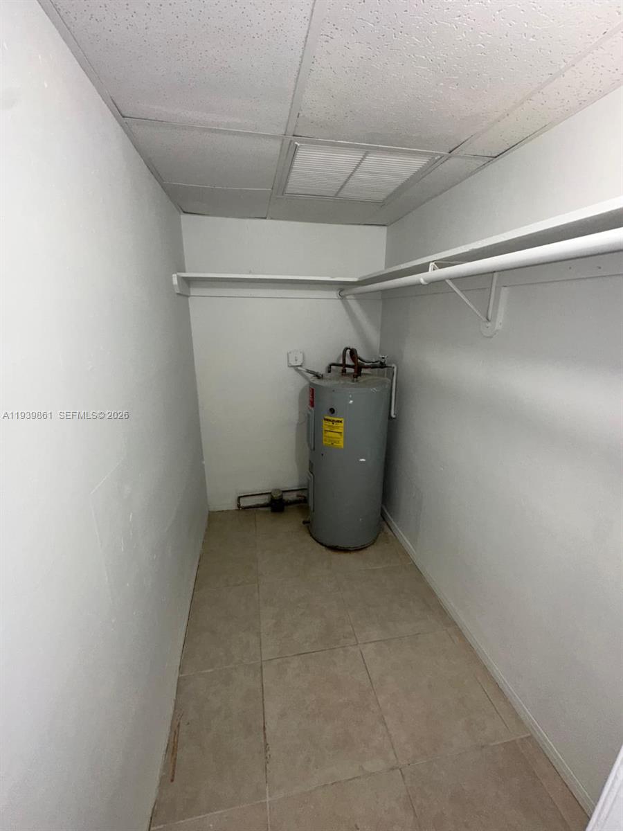 BOULEVARD GARDENS 28-6B - Residential Lease