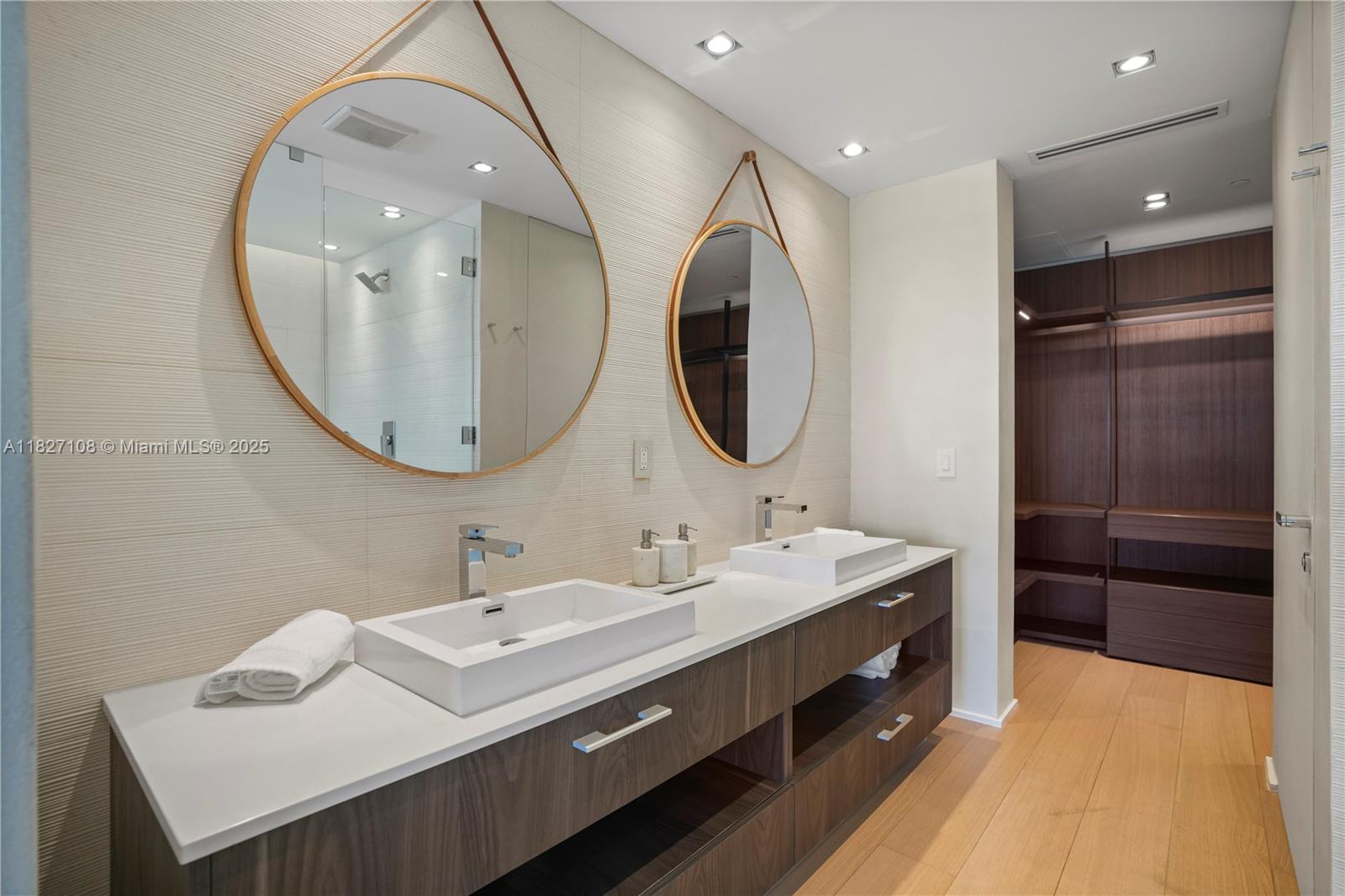 PARAISO BAY CONDO - Residential Lease