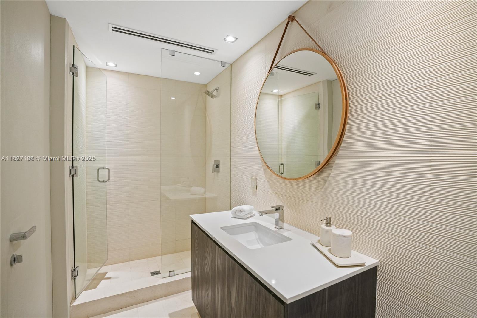 PARAISO BAY CONDO - Residential Lease