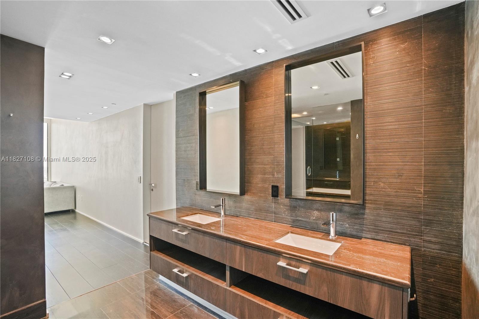 PARAISO BAY CONDO - Residential Lease