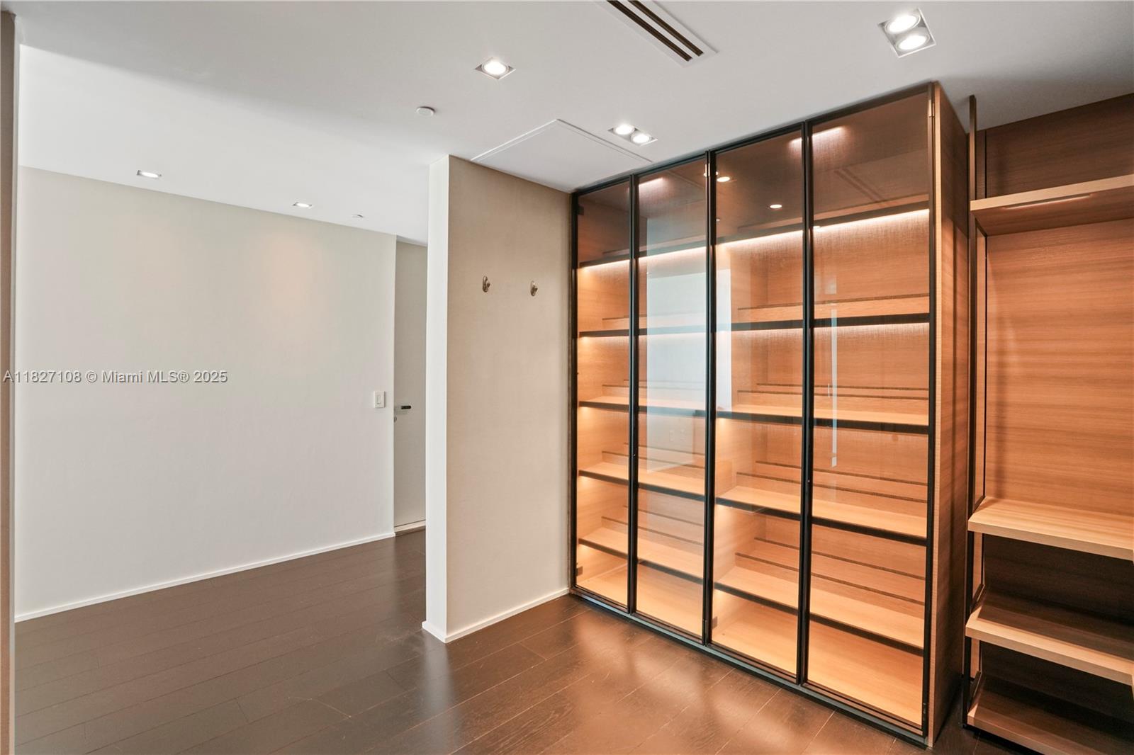 PARAISO BAY CONDO - Residential Lease