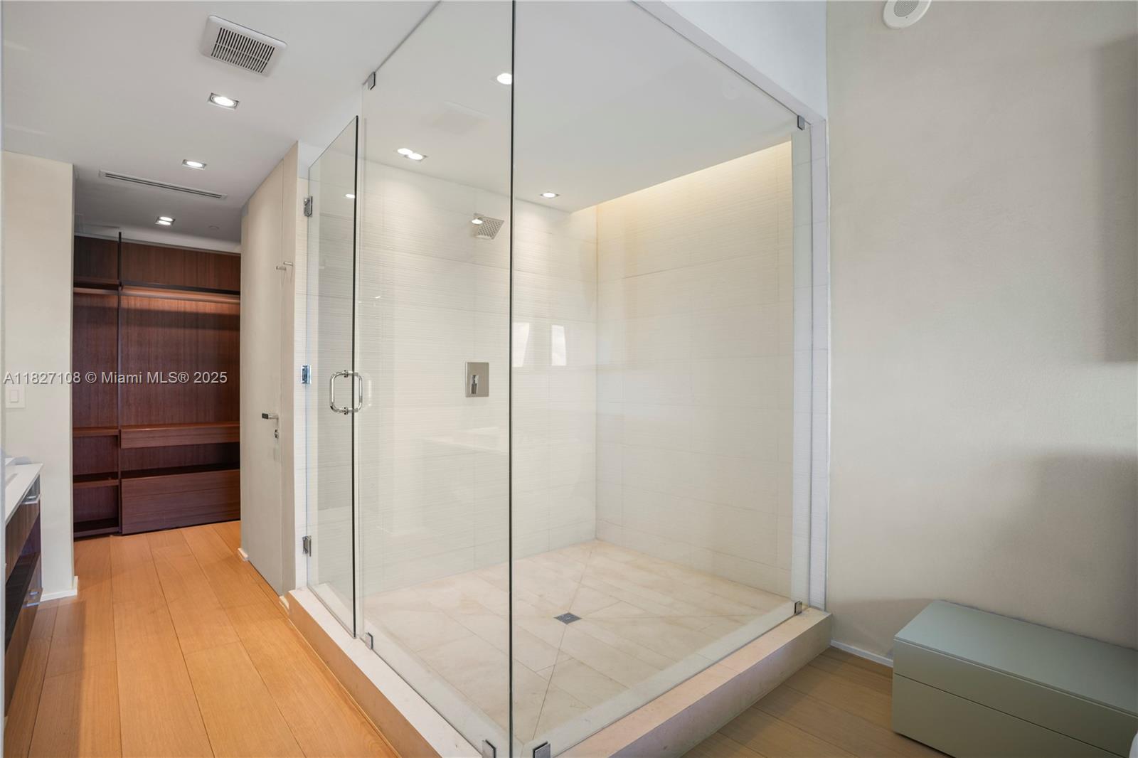 PARAISO BAY CONDO - Residential Lease