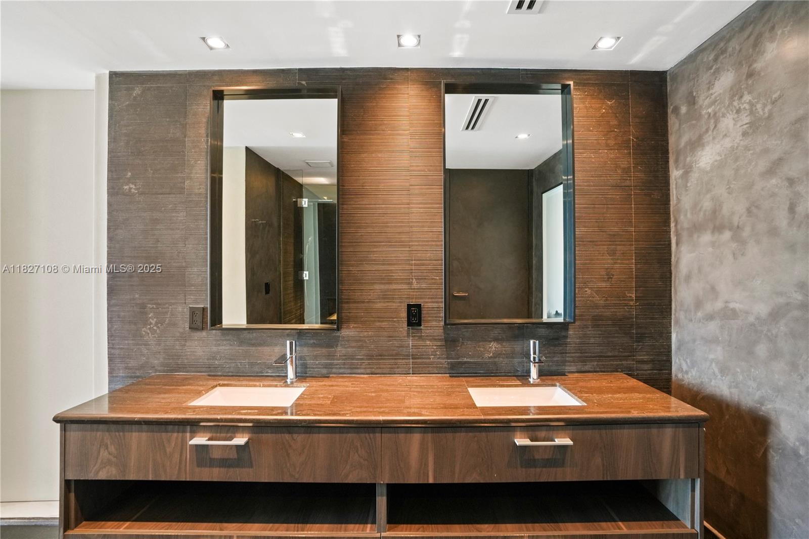 PARAISO BAY CONDO - Residential Lease