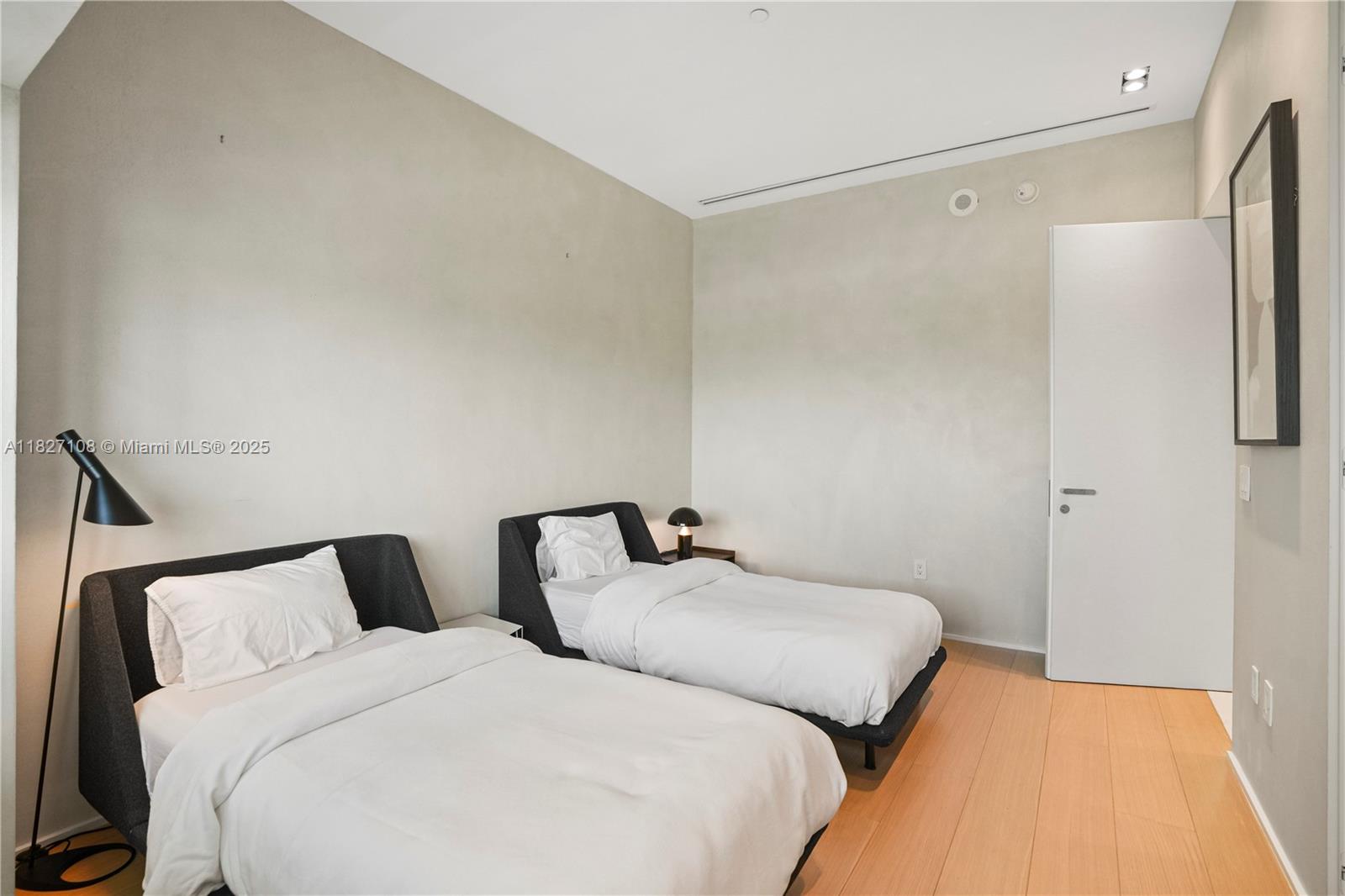 PARAISO BAY CONDO - Residential Lease