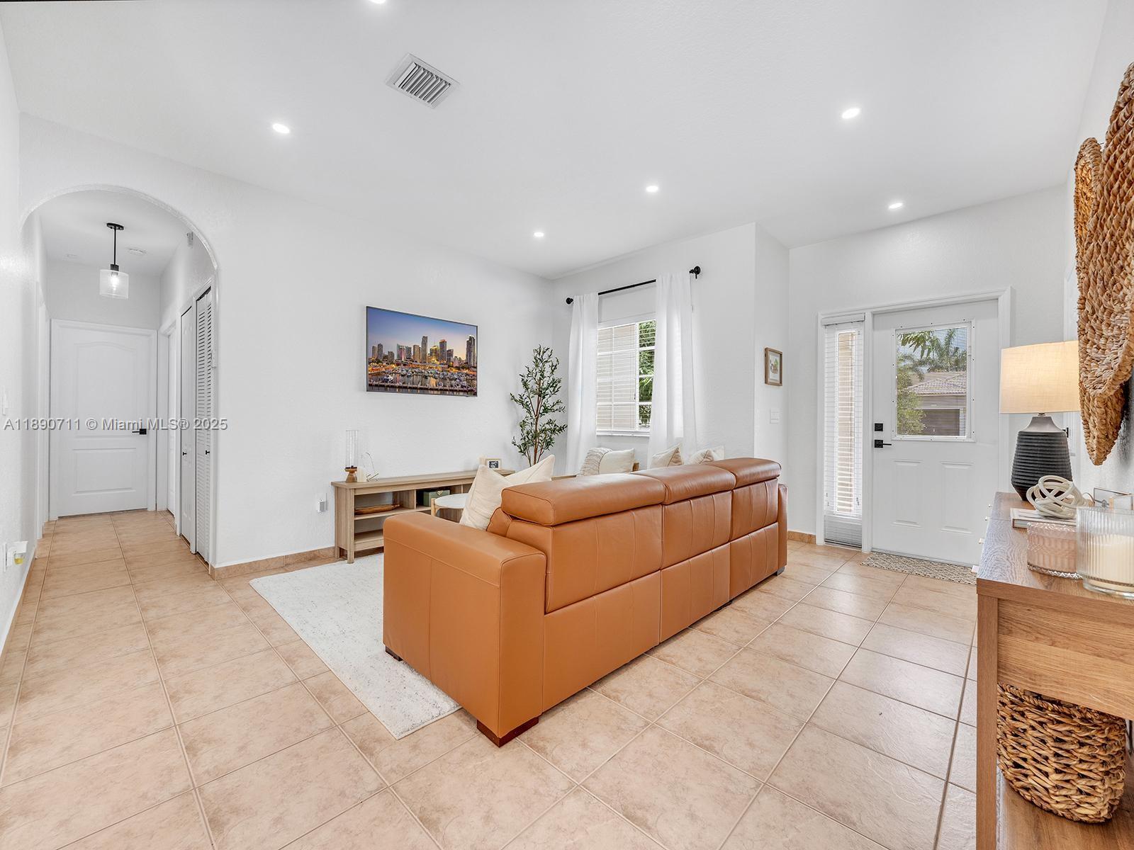 GENESIS OAK GARDENS - Residential