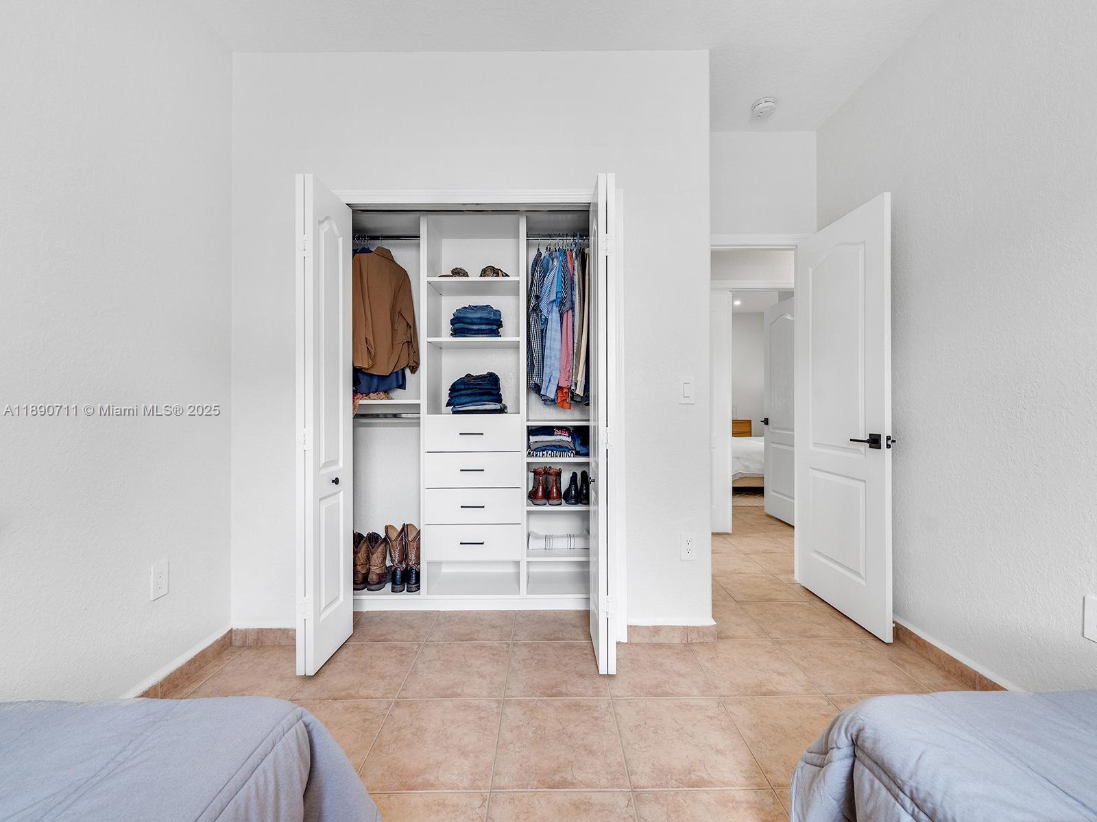 GENESIS OAK GARDENS - Residential