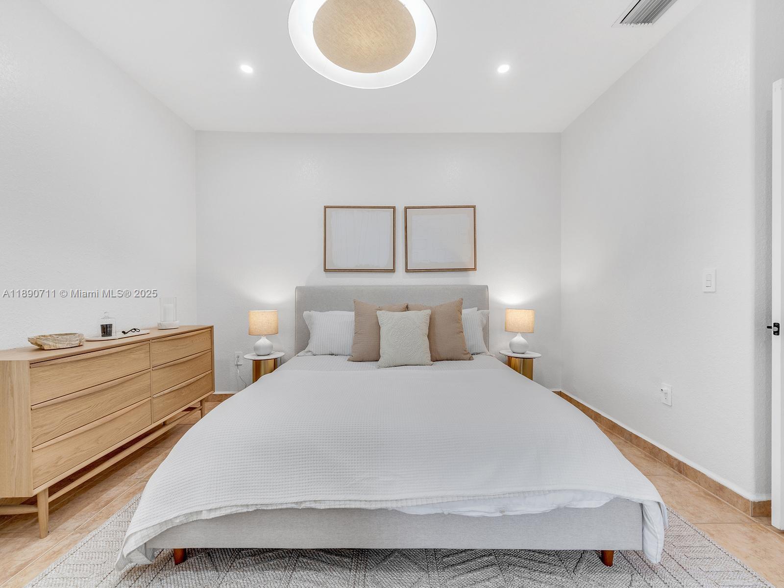 GENESIS OAK GARDENS - Residential
