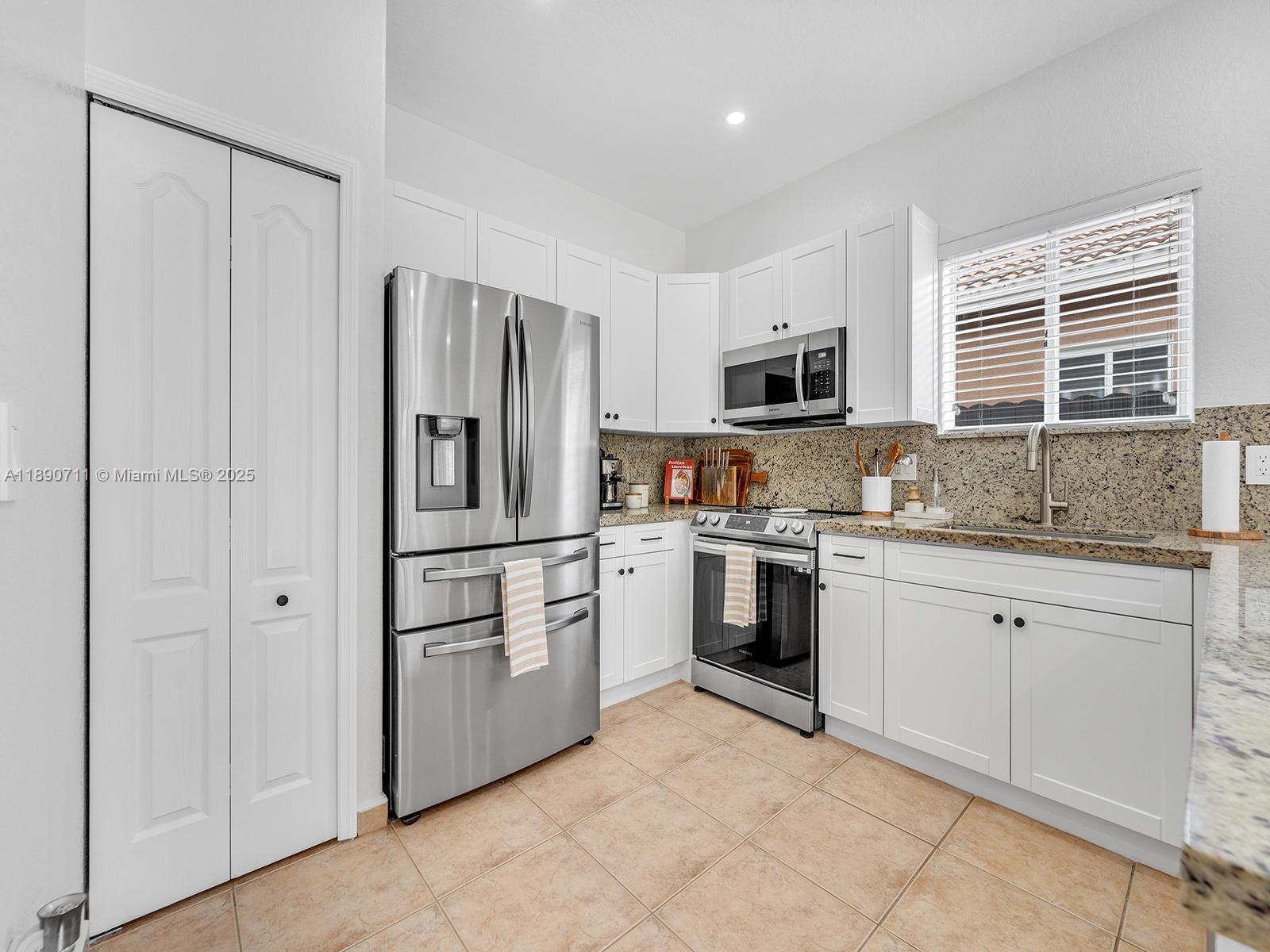 GENESIS OAK GARDENS - Residential