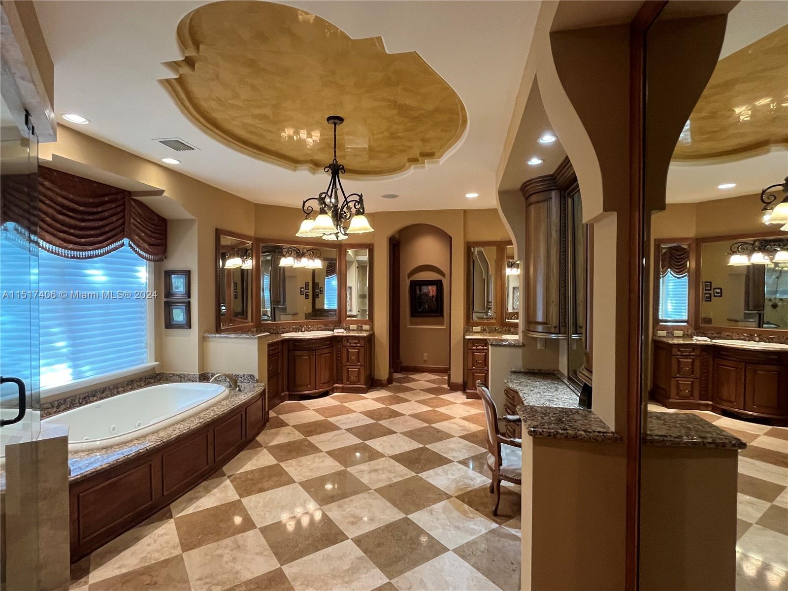 TOWN & RANCH ESTS - Residential