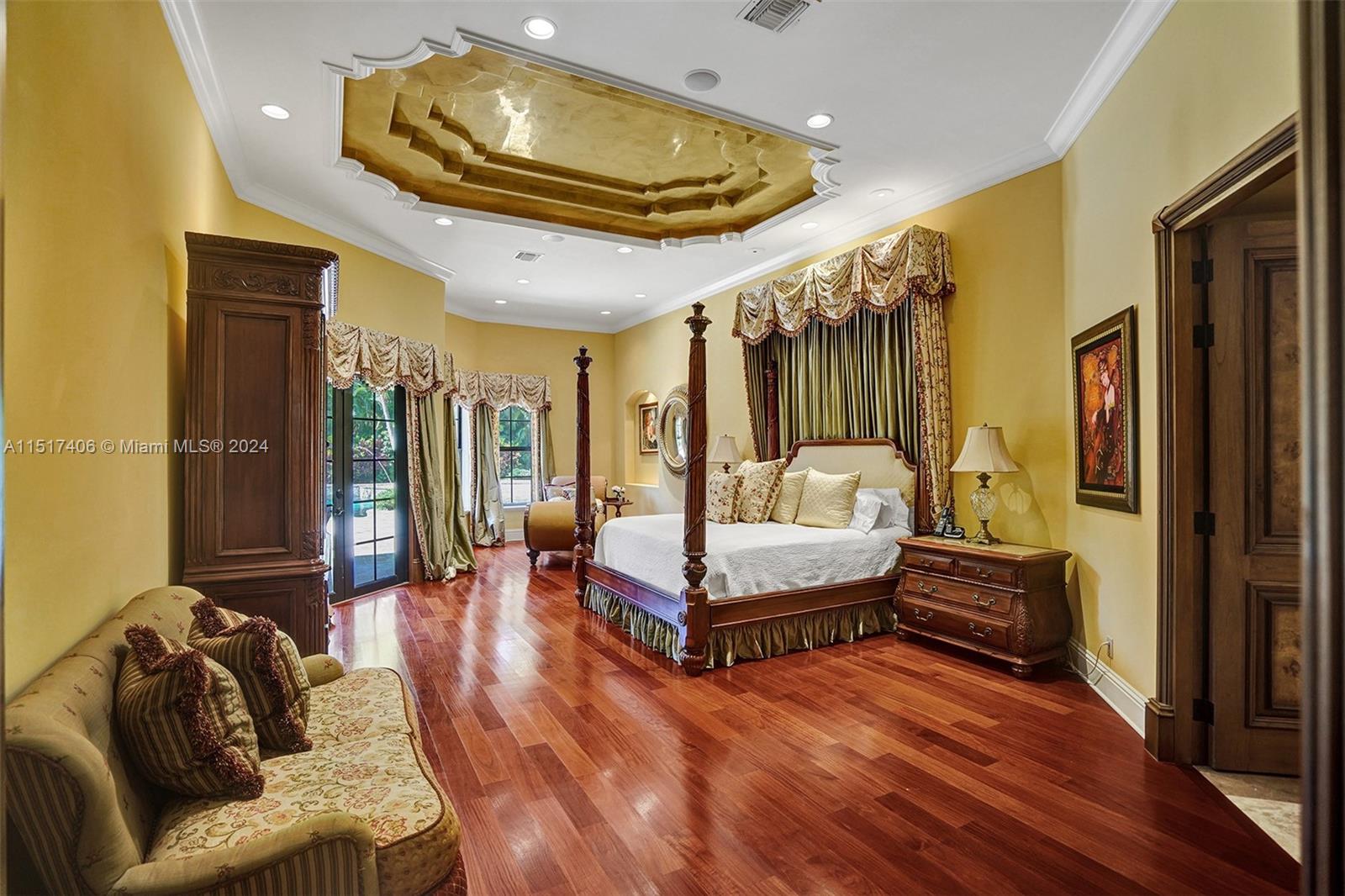 TOWN & RANCH ESTS - Residential