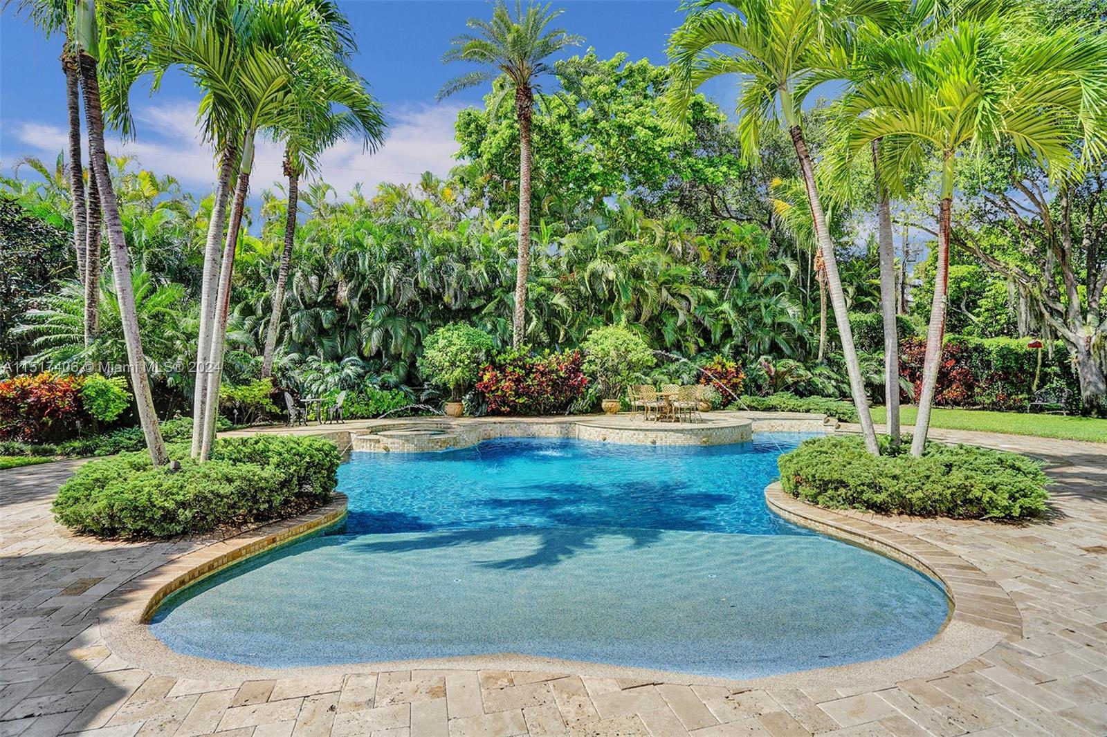 TOWN & RANCH ESTS - Residential