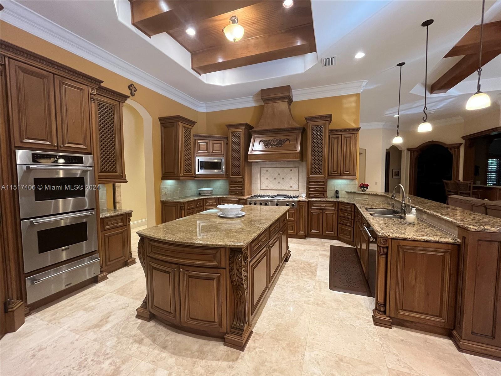 TOWN & RANCH ESTS - Residential