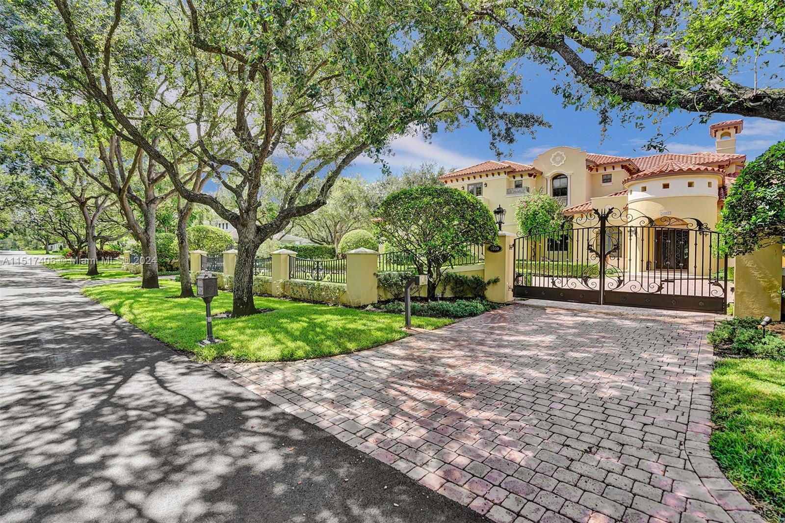 TOWN & RANCH ESTS - Residential