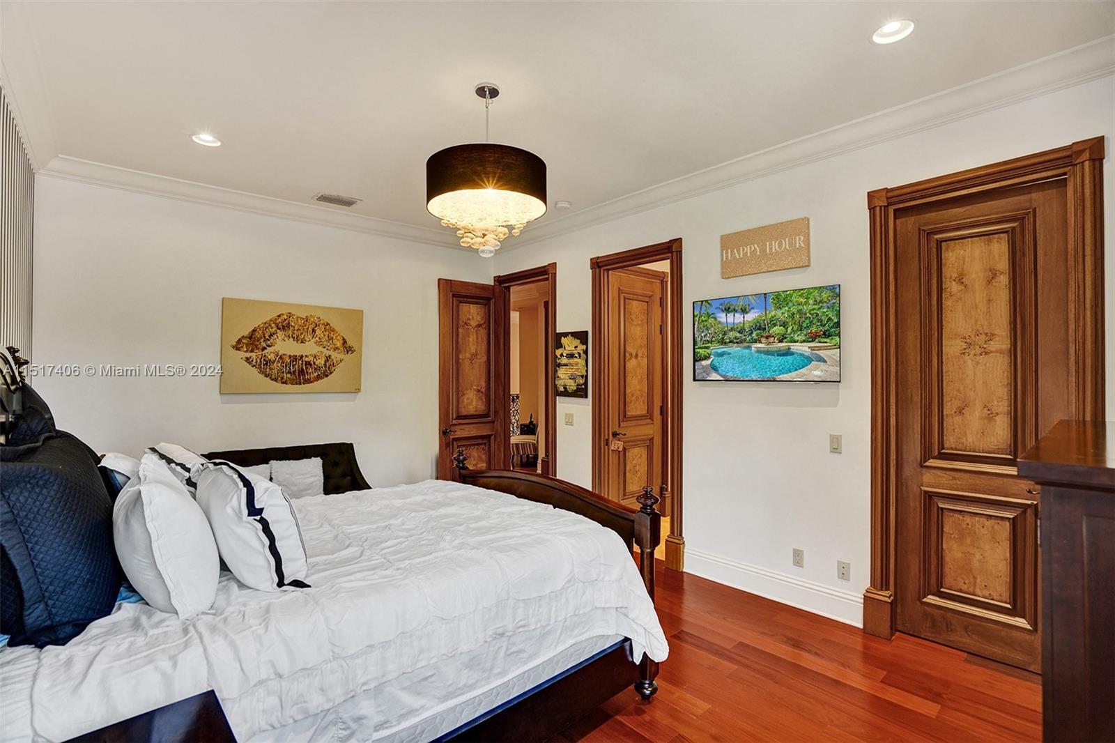 TOWN & RANCH ESTS - Residential