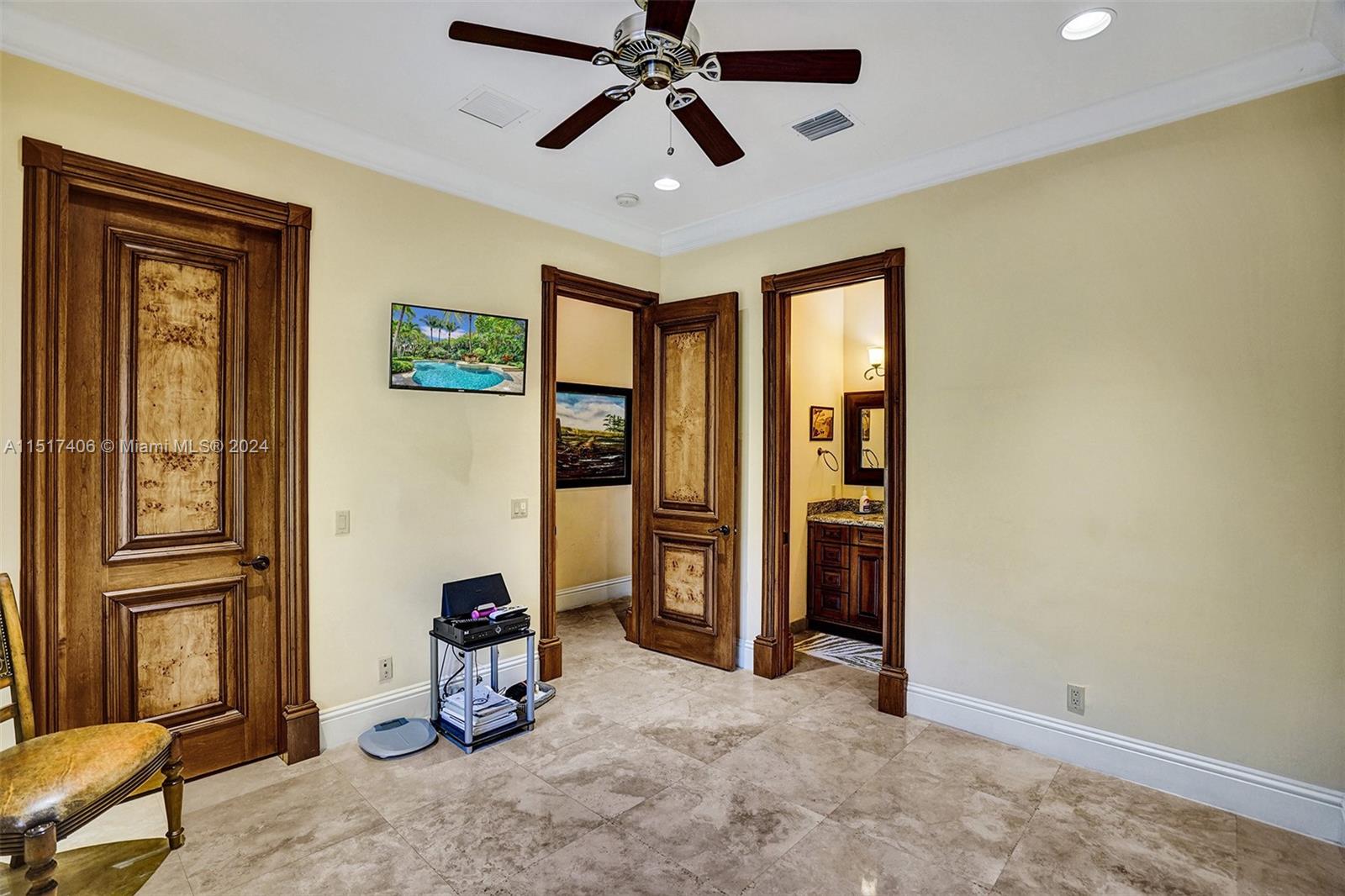 TOWN & RANCH ESTS - Residential