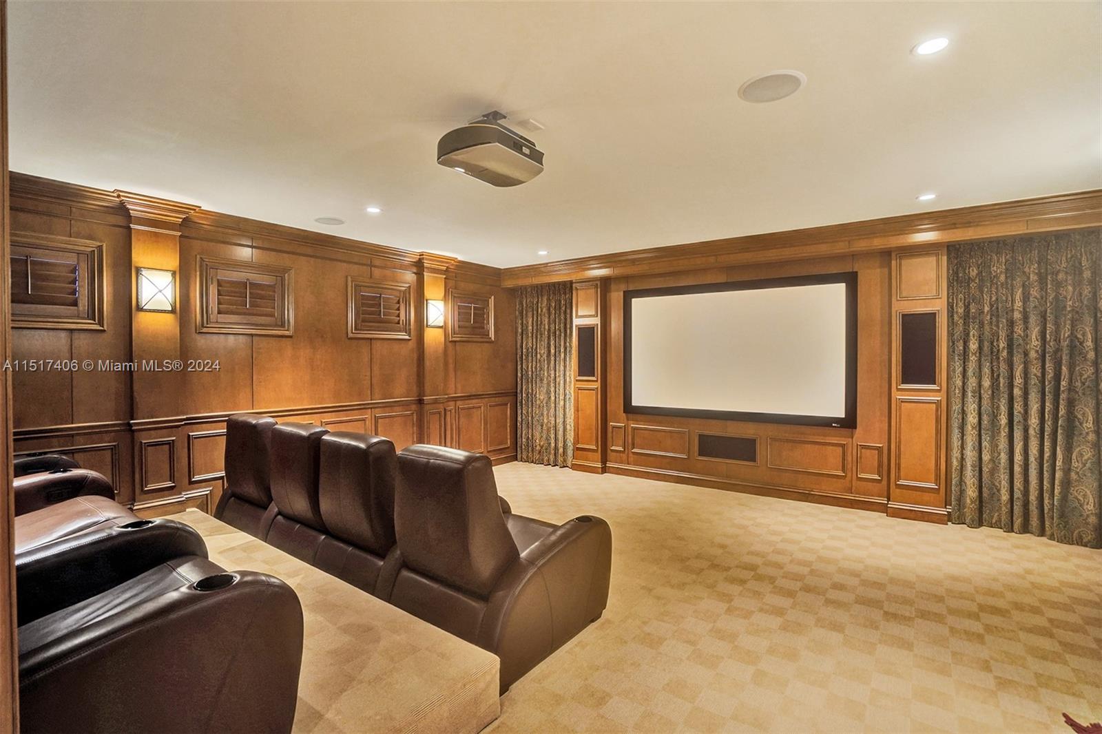 TOWN & RANCH ESTS - Residential