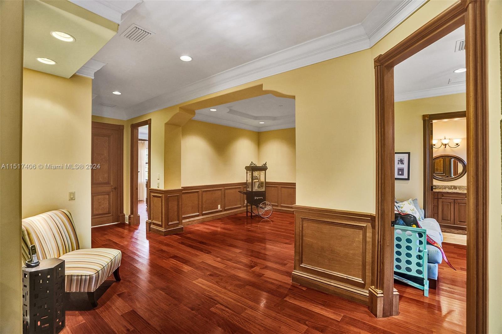 TOWN & RANCH ESTS - Residential