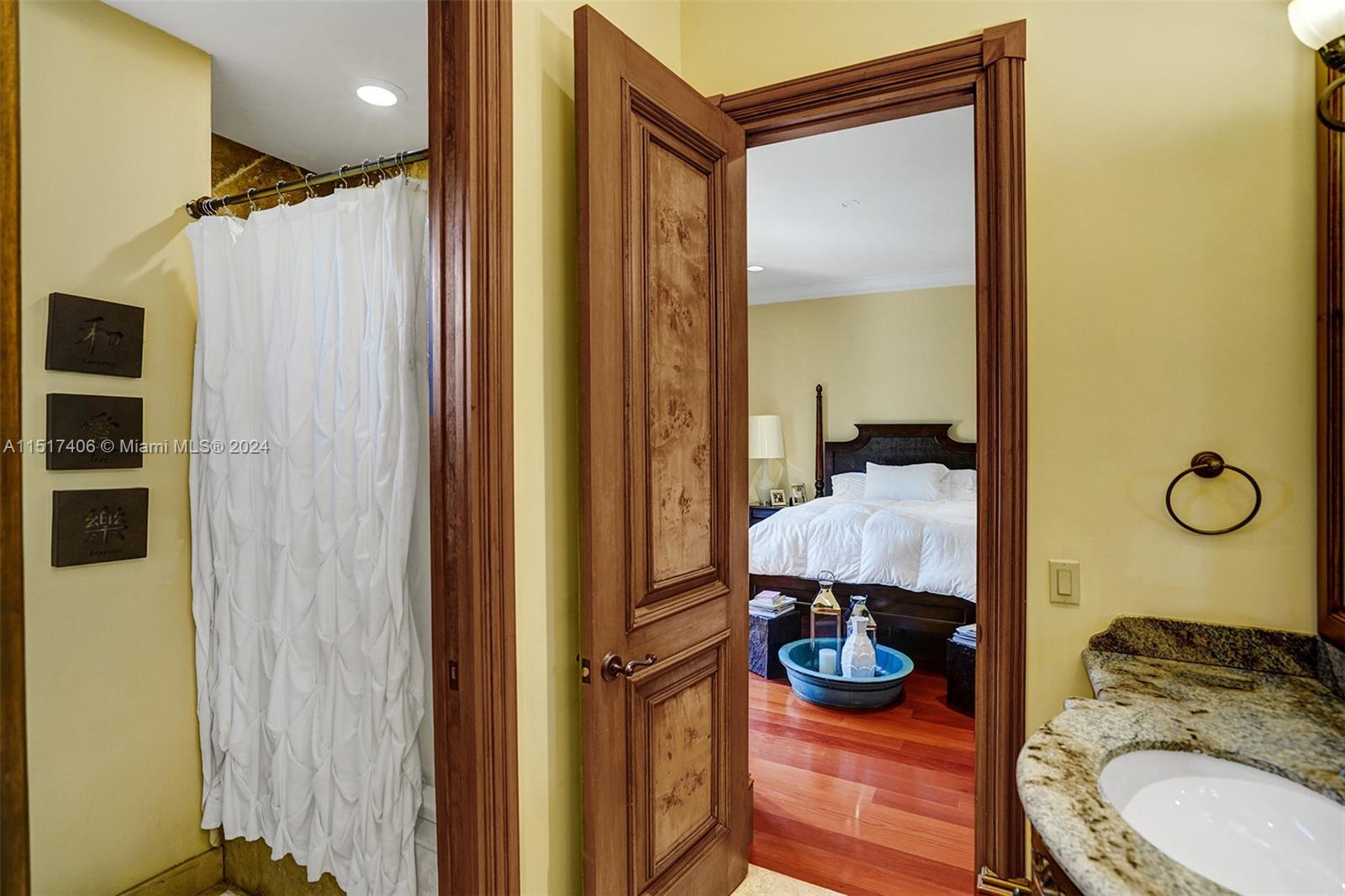 TOWN & RANCH ESTS - Residential