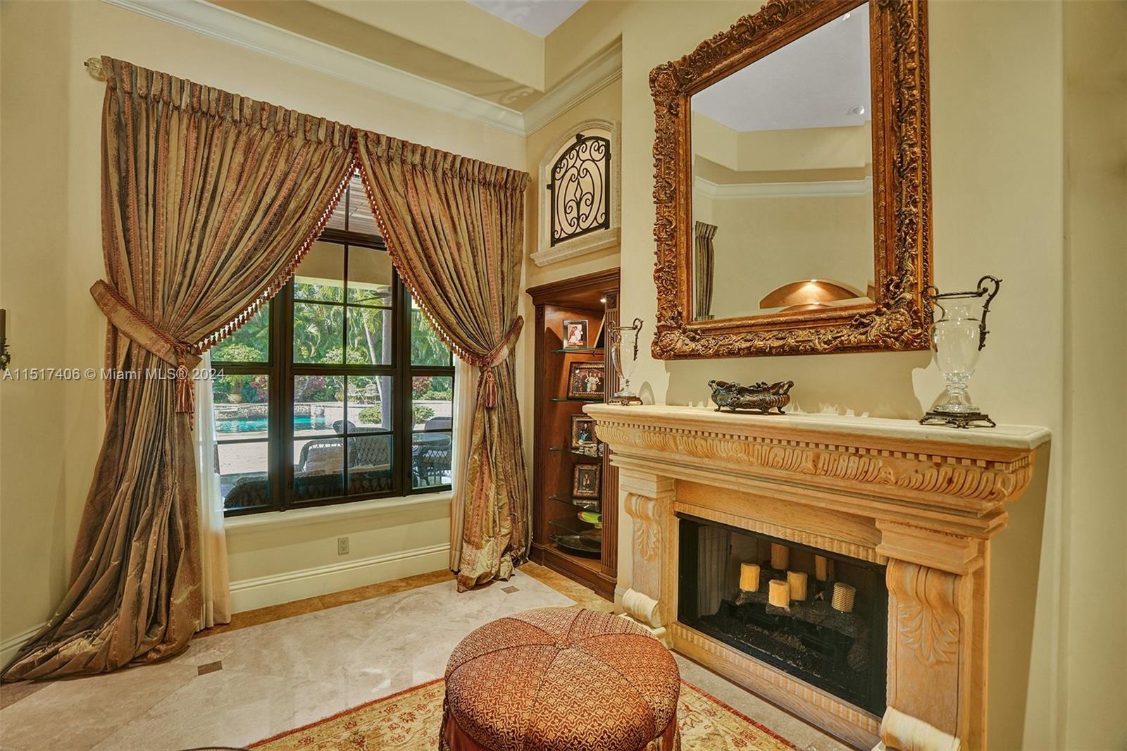 TOWN & RANCH ESTS - Residential