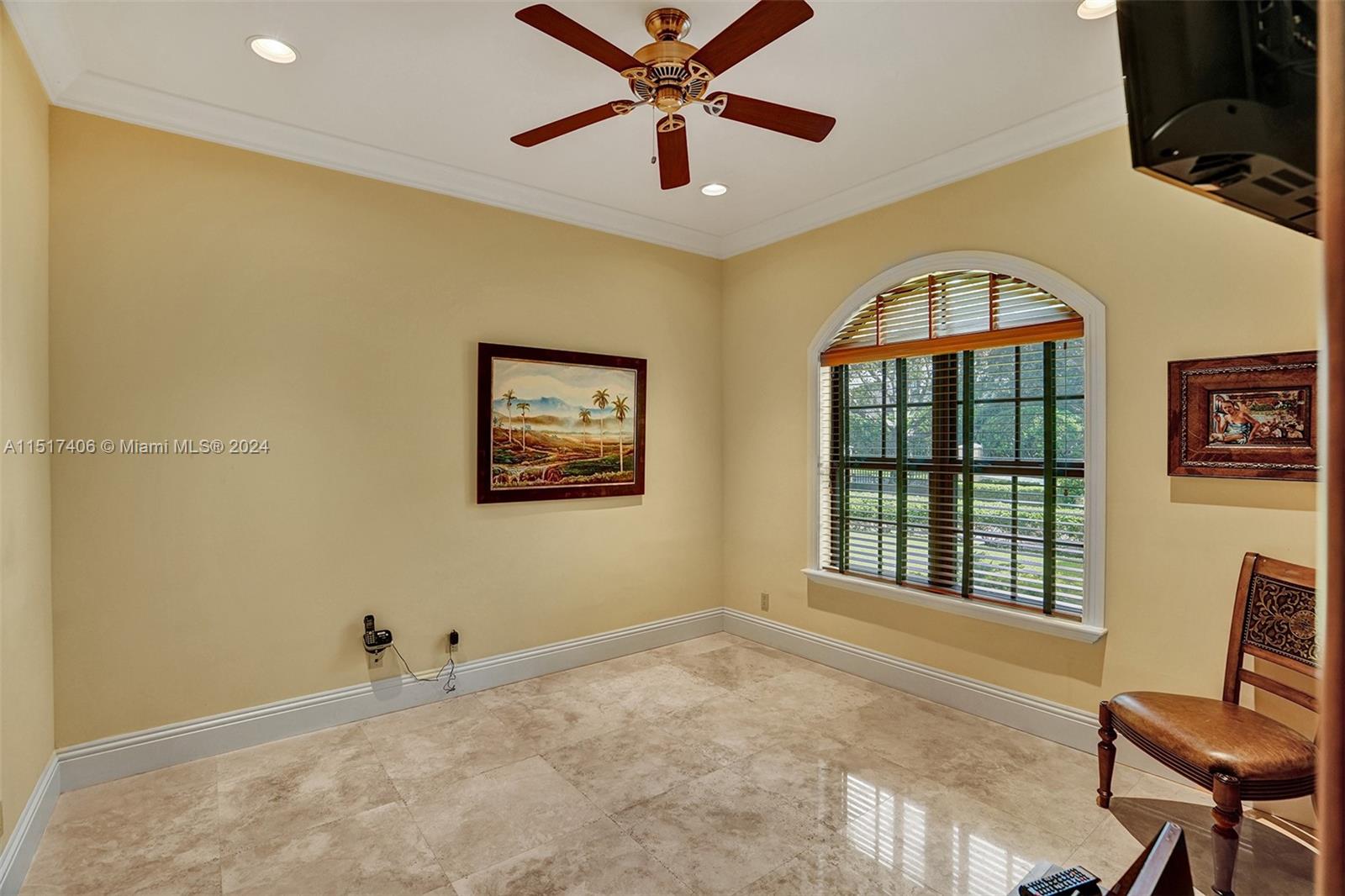 TOWN & RANCH ESTS - Residential