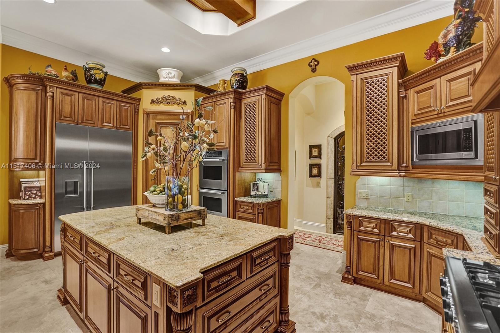 TOWN & RANCH ESTS - Residential