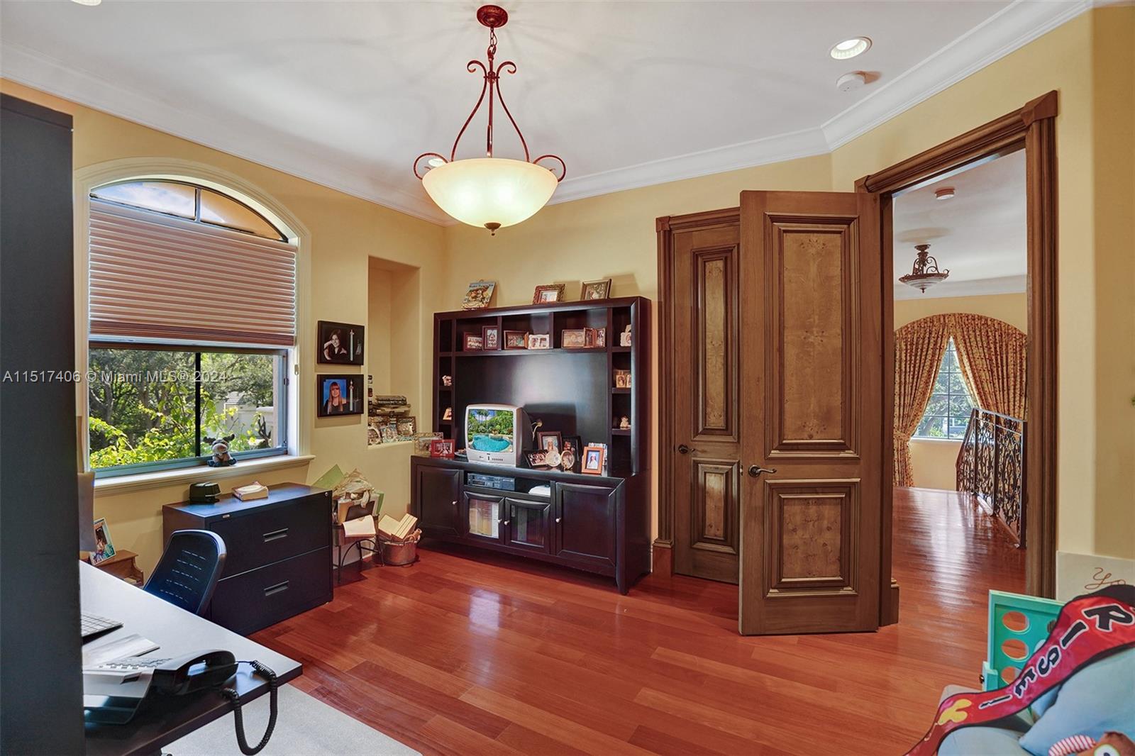 TOWN & RANCH ESTS - Residential