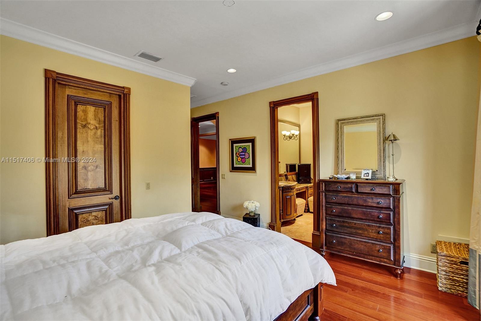 TOWN & RANCH ESTS - Residential