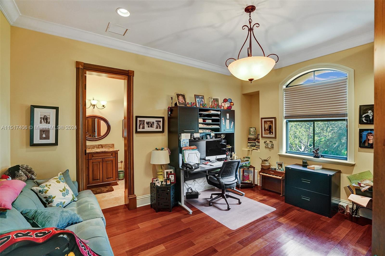 TOWN & RANCH ESTS - Residential