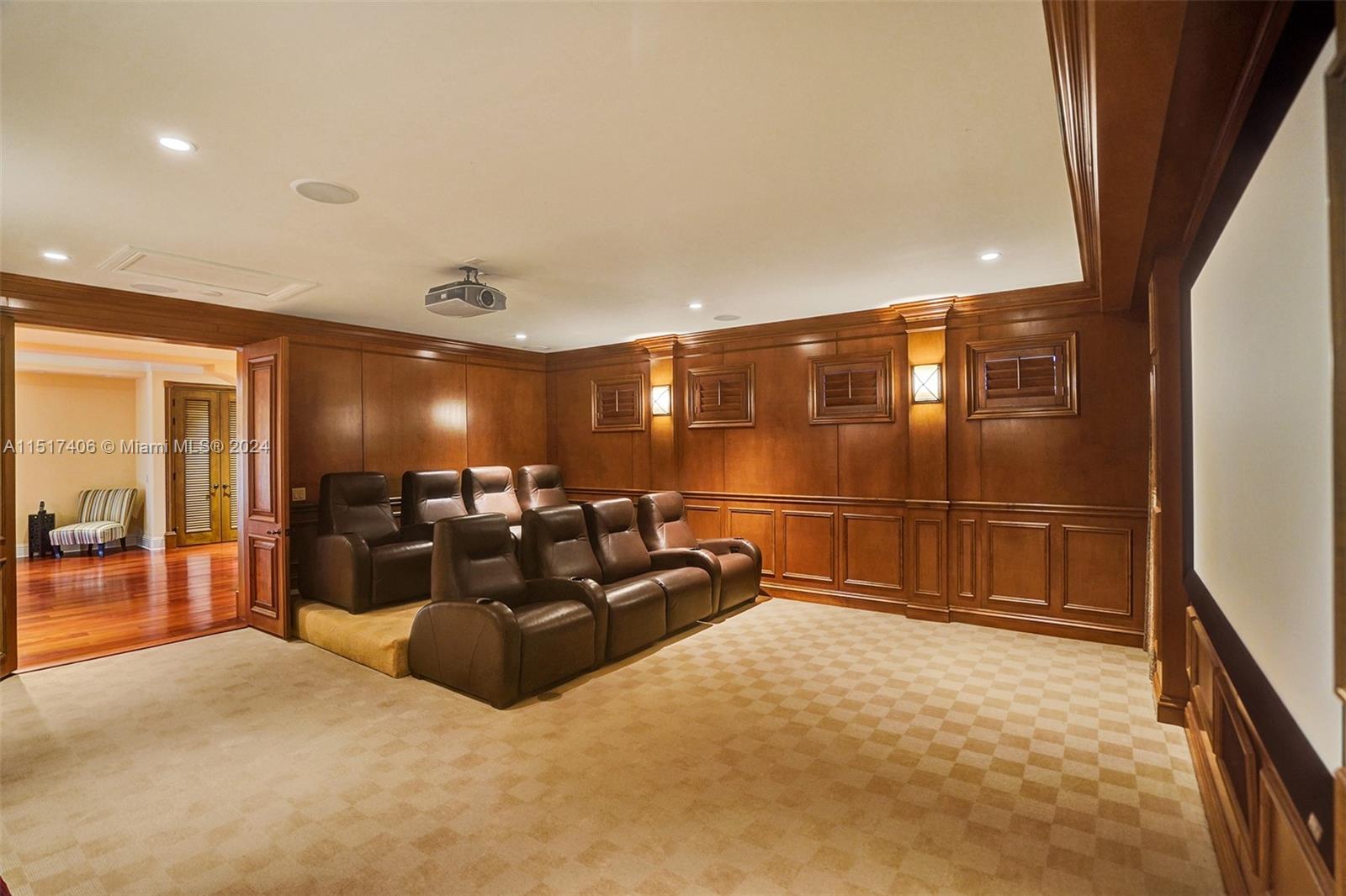 TOWN & RANCH ESTS - Residential