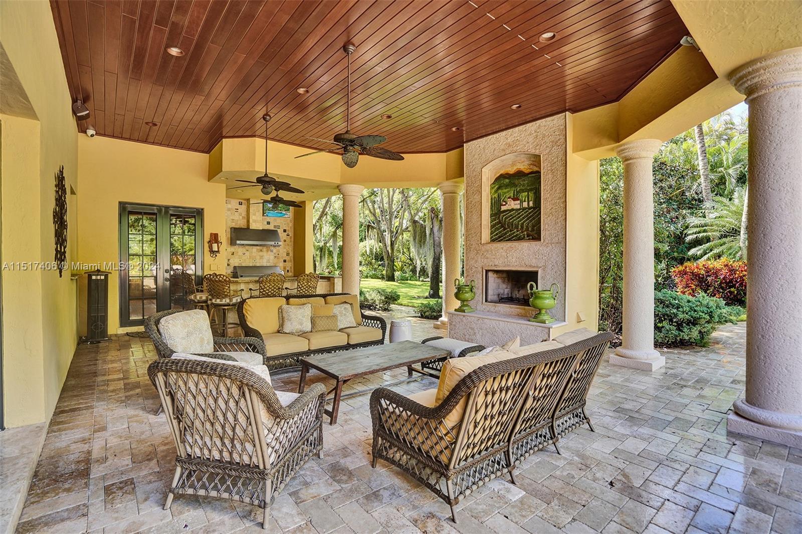 TOWN & RANCH ESTS - Residential