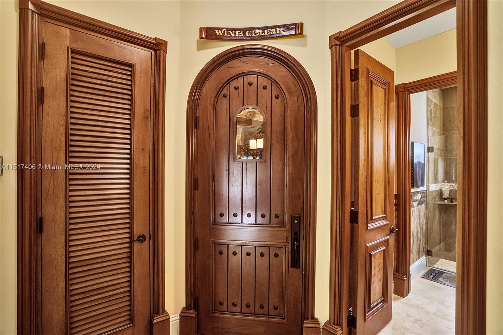 TOWN & RANCH ESTS - Residential