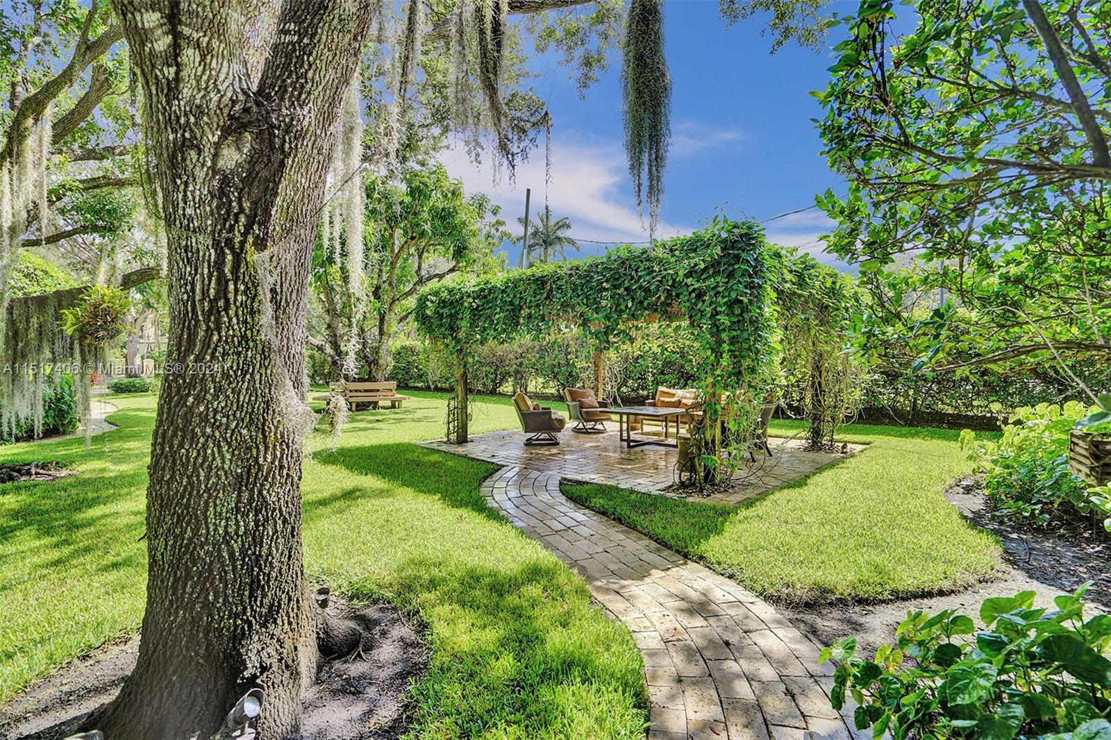 TOWN & RANCH ESTS - Residential