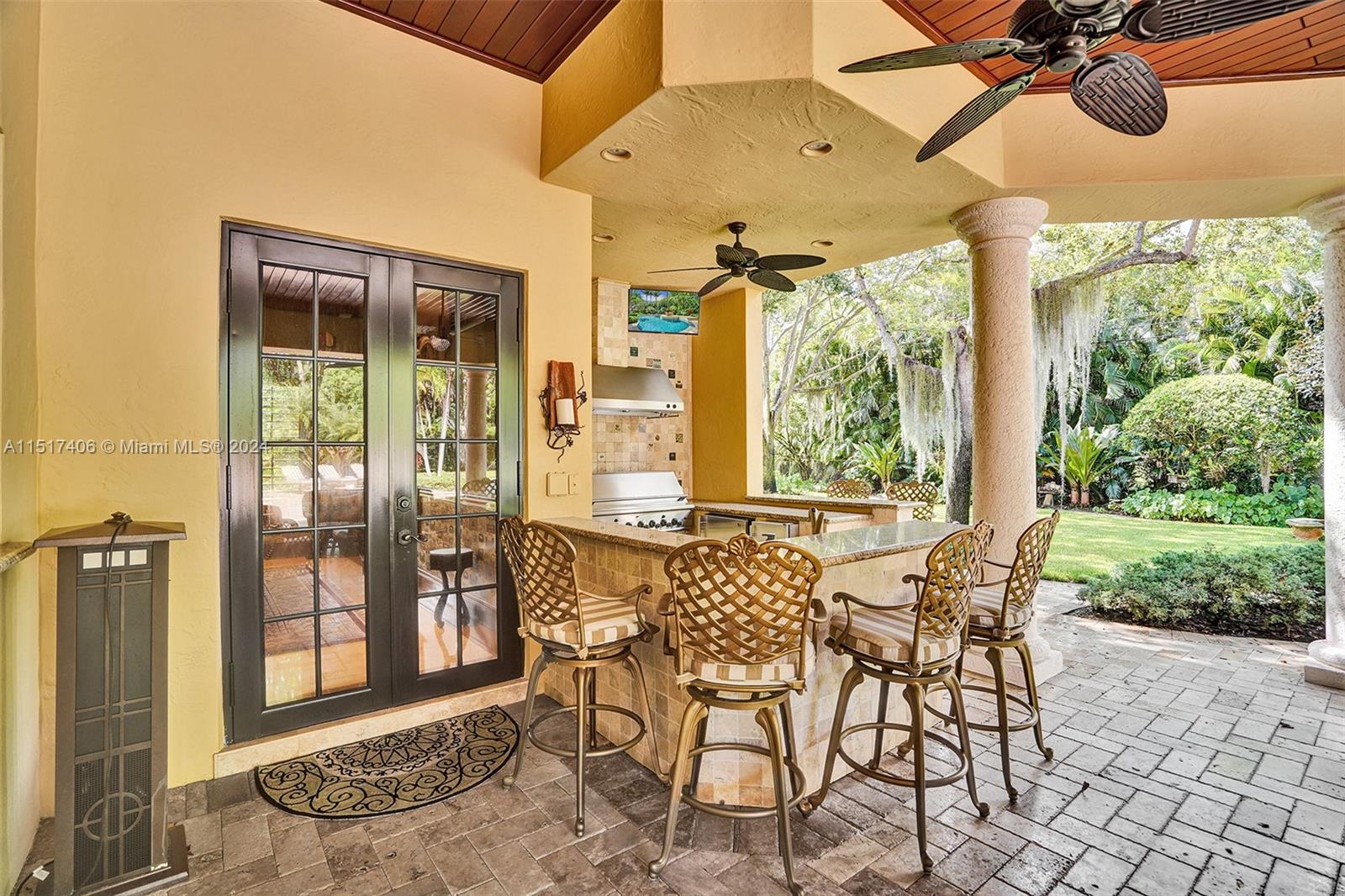 TOWN & RANCH ESTS - Residential