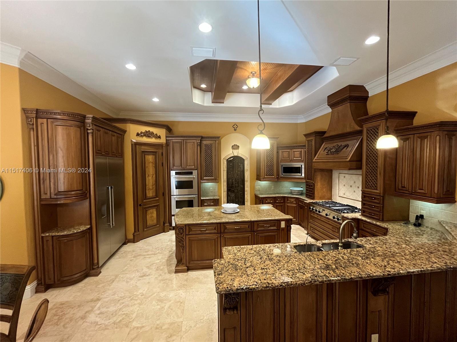 TOWN & RANCH ESTS - Residential