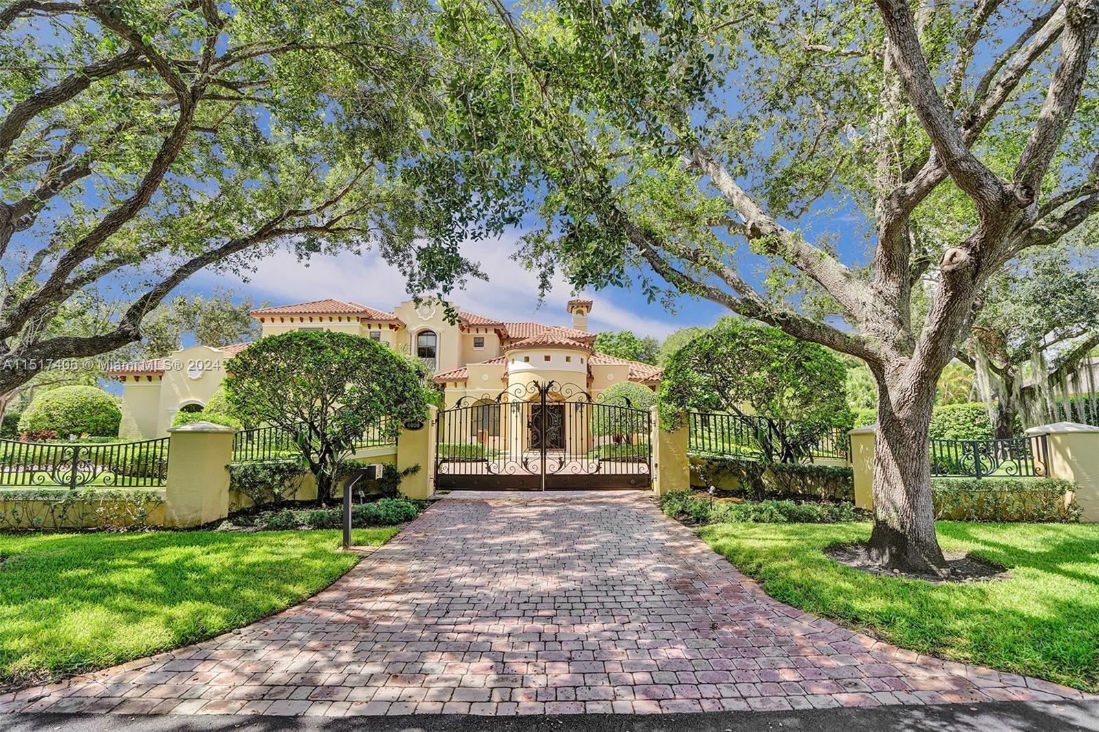 TOWN & RANCH ESTS - Residential