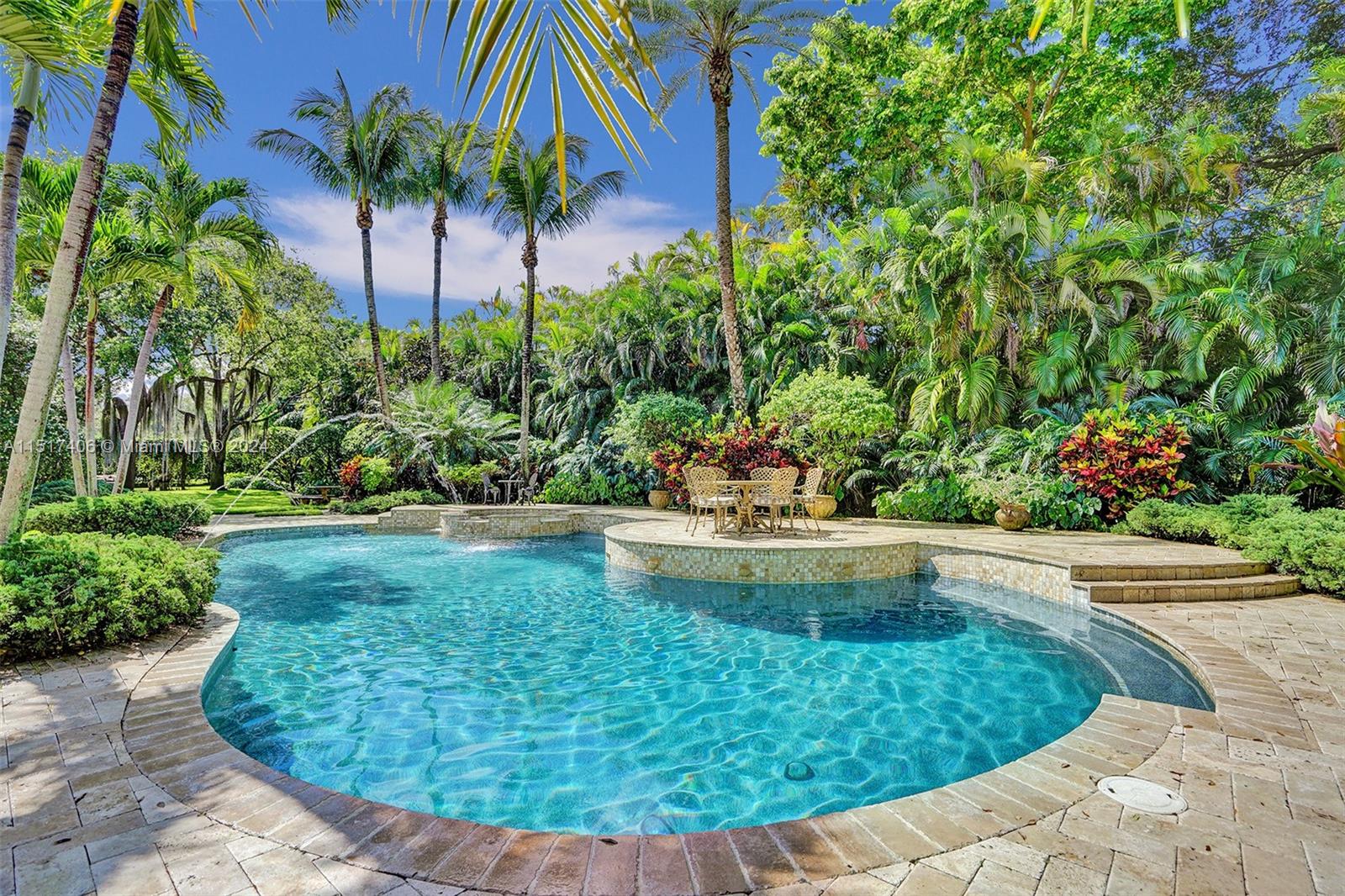 TOWN & RANCH ESTS - Residential