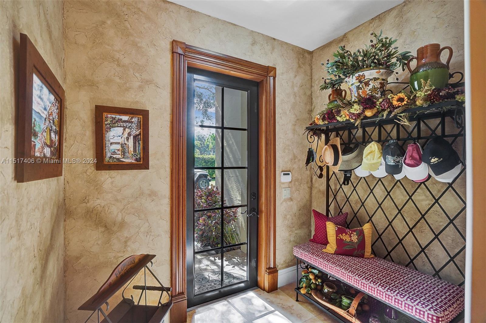 TOWN & RANCH ESTS - Residential