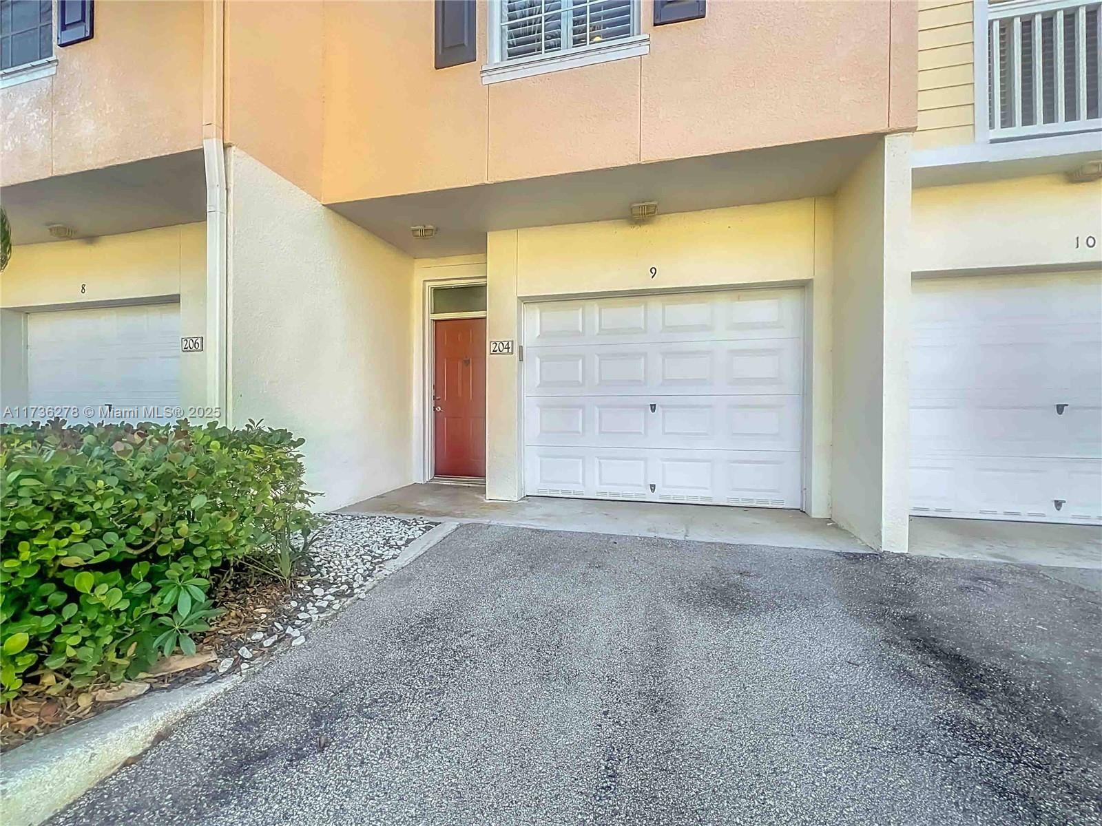Georgeous townhome located in the prestigious Somerset At Abacoa! This 2 Bed/2.5 Bath is Walking distance to pool and clubhouse with fitness center! Kitchen has been updated with white cabinetry, stainless-steel appliances, crown molding, plantation shutters and so much more. Tile on main floor and high-end wood laminate on stairs and upstairs. Close to all that Jupiter has to offer. Beautiful beaches, shops, restaurants. Walk or bike to downtown Abacoa. This is a great place for your main residence or your 2nd home.