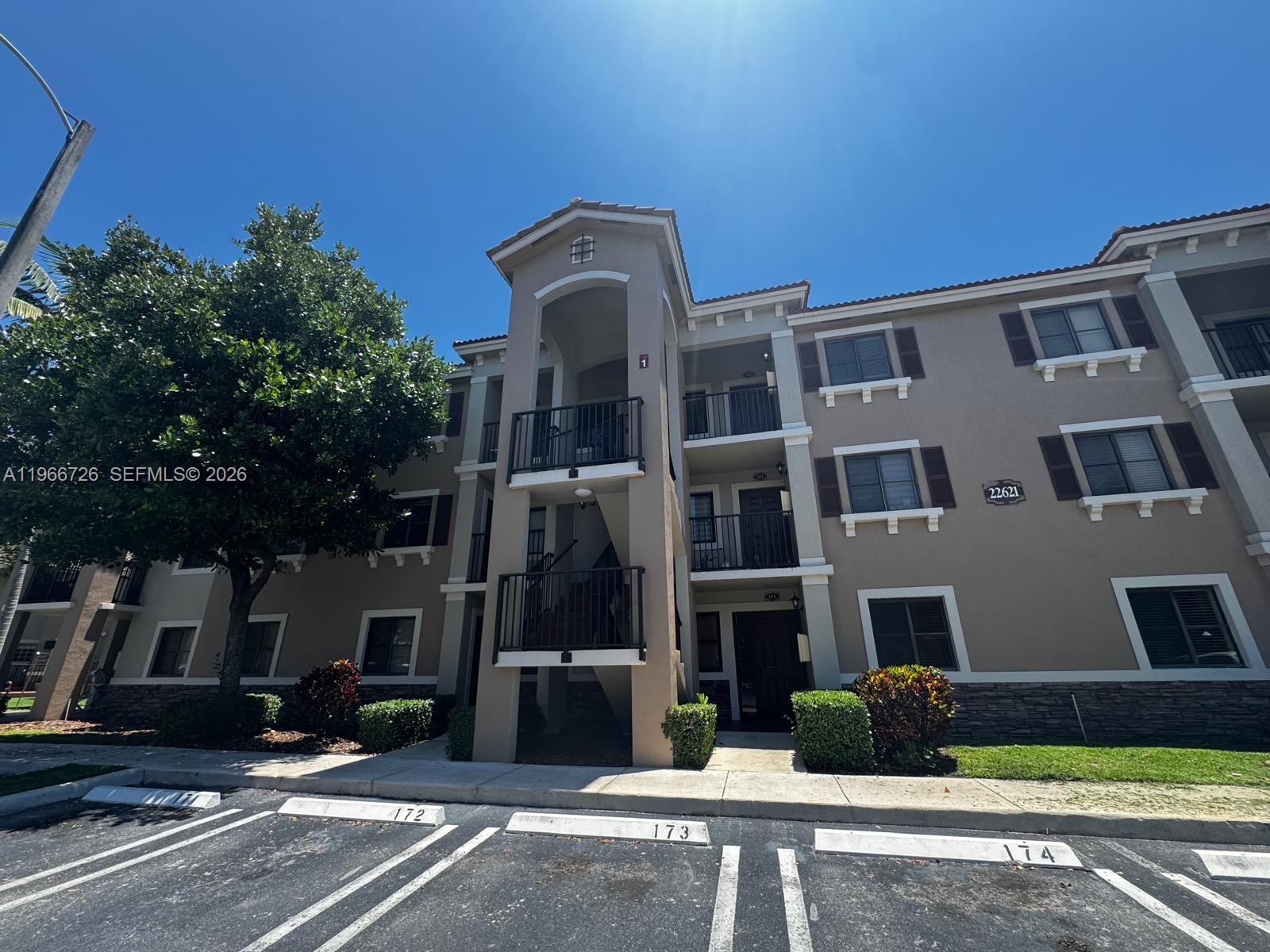 THE COURTS AT BAYSHORE II - Residential