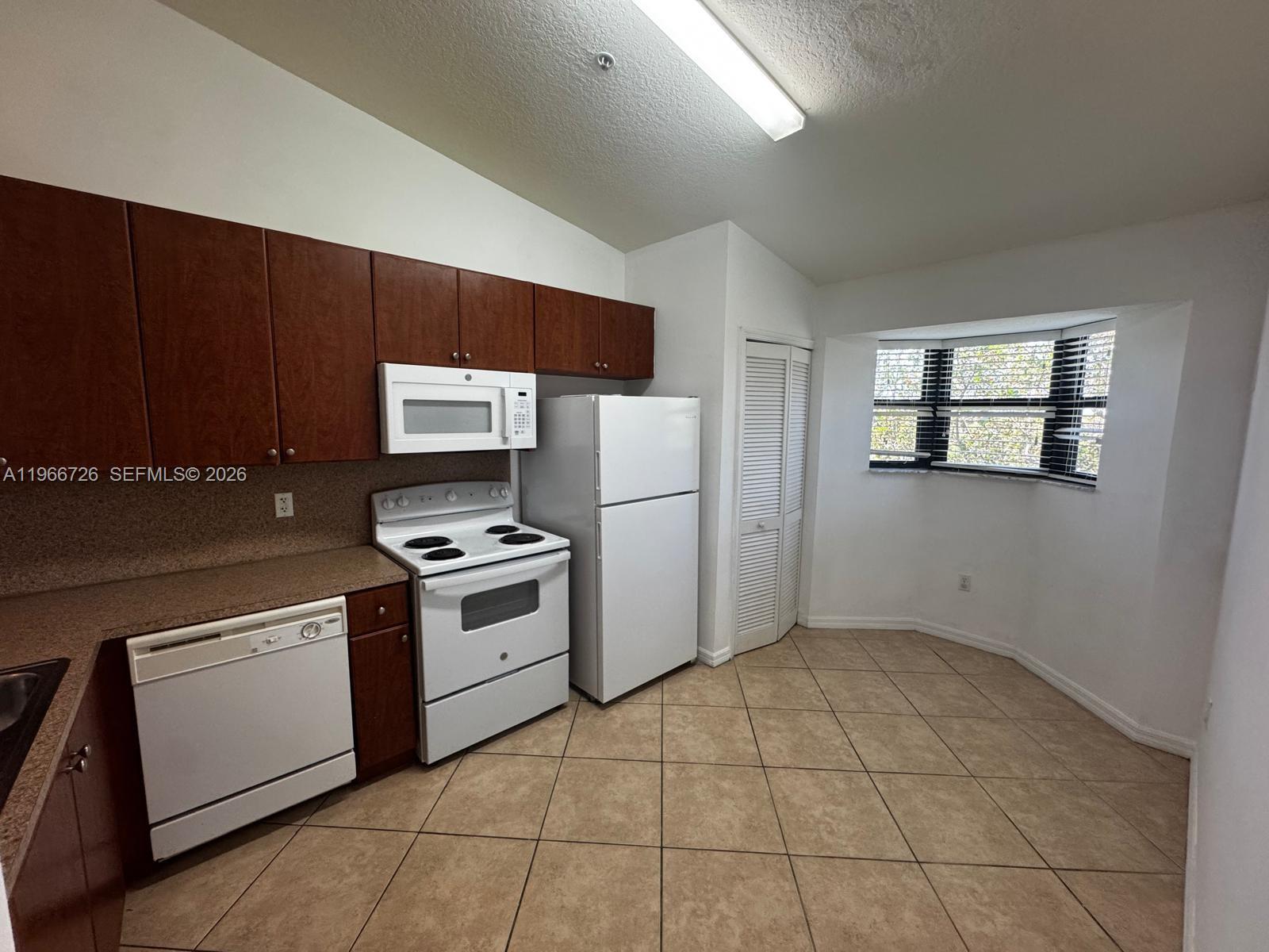 THE COURTS AT BAYSHORE II - Residential