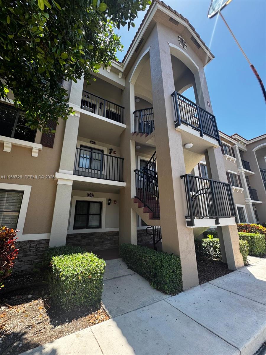 22621 SW 88th Pl 302-8