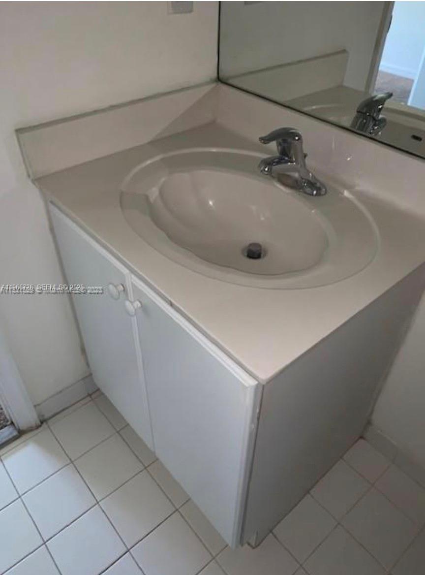 THE COURTS AT BAYSHORE II - Residential